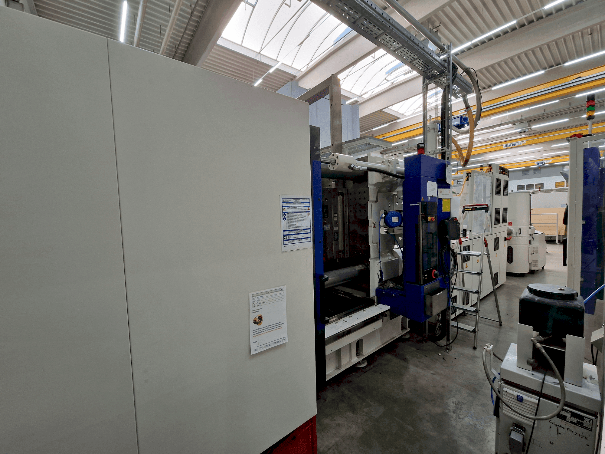 Front view of Engel duo 2400/650 machine