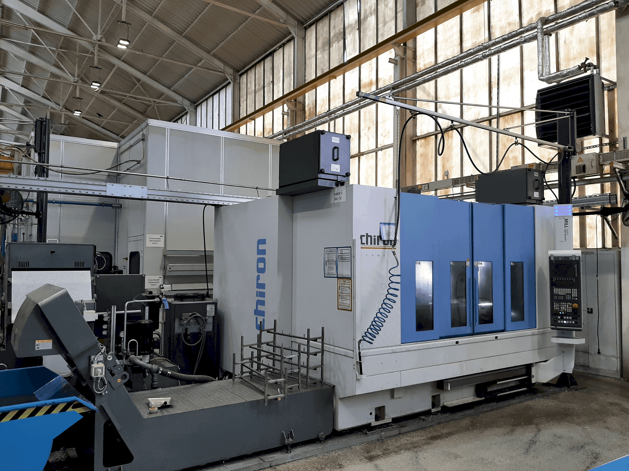 Frontansicht der CHIRON Mill 2000 High Dynamics (2018) Maschine