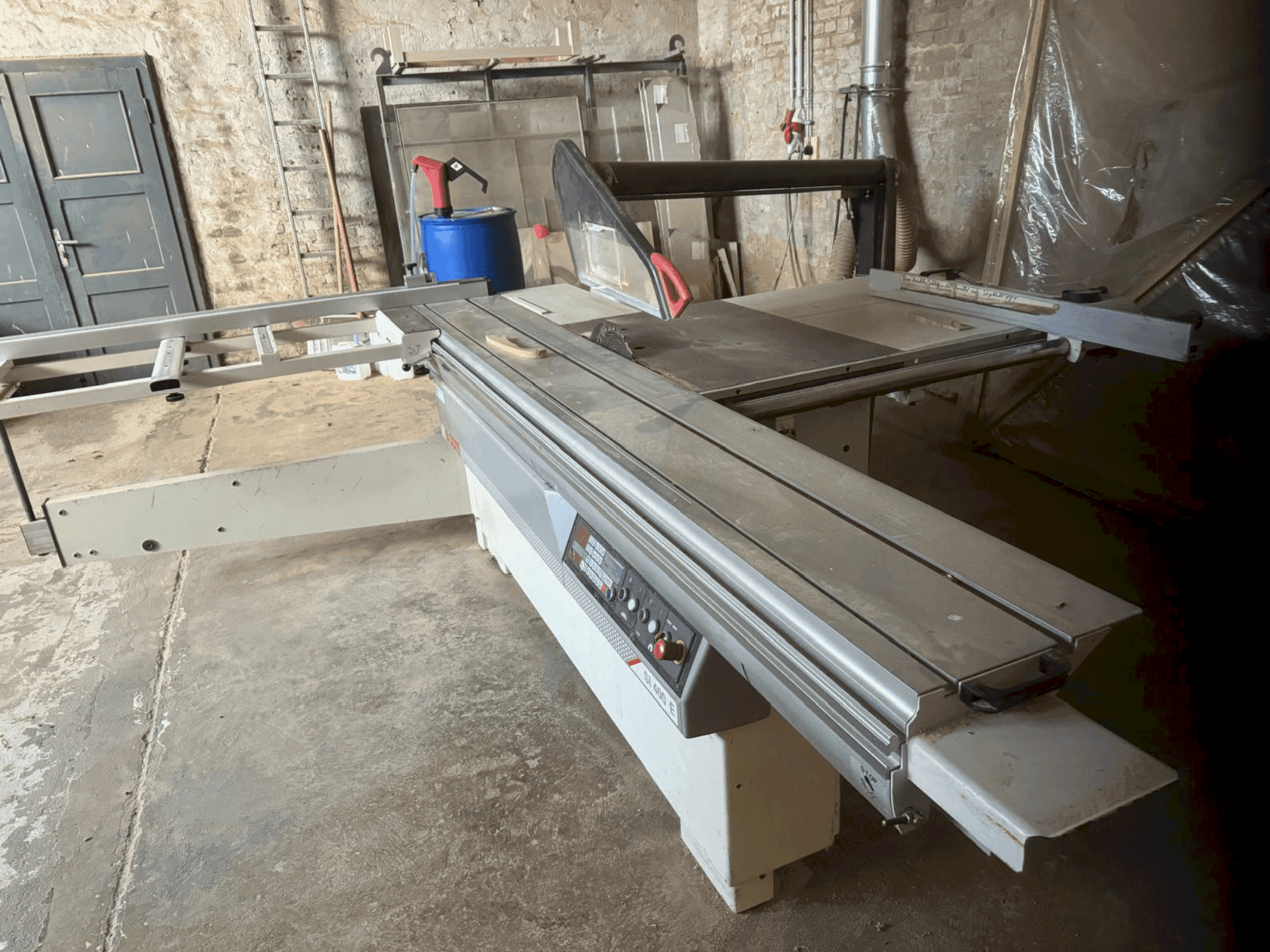 Frontansicht der SCM SI 400E Maschine