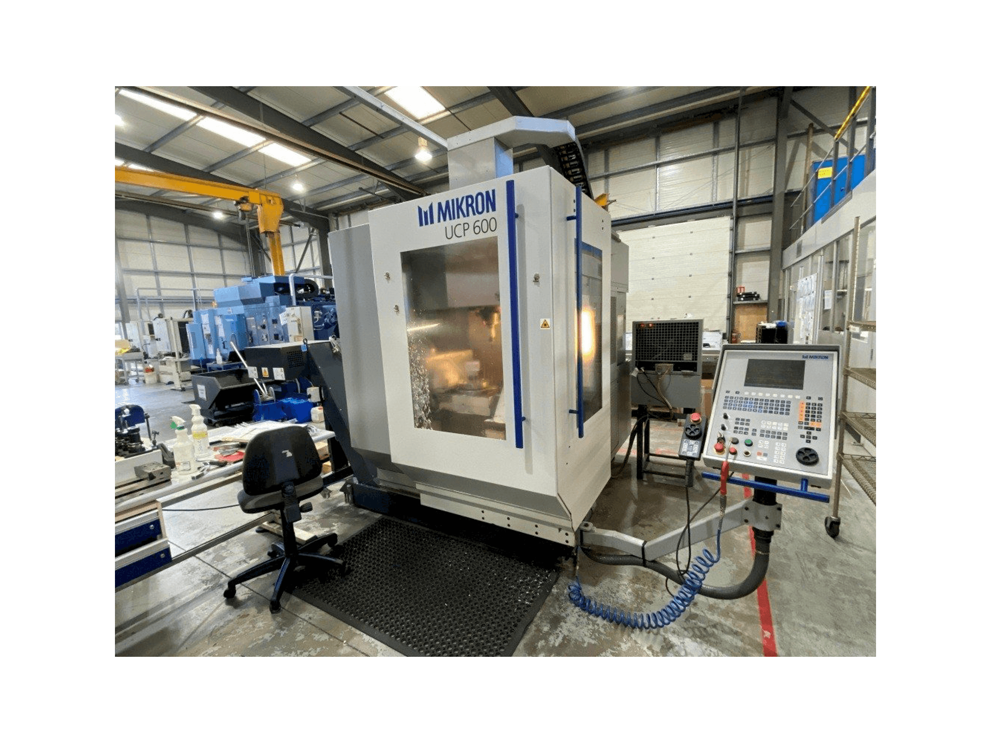 Frontansicht der MIKRON UCP 600 Maschine