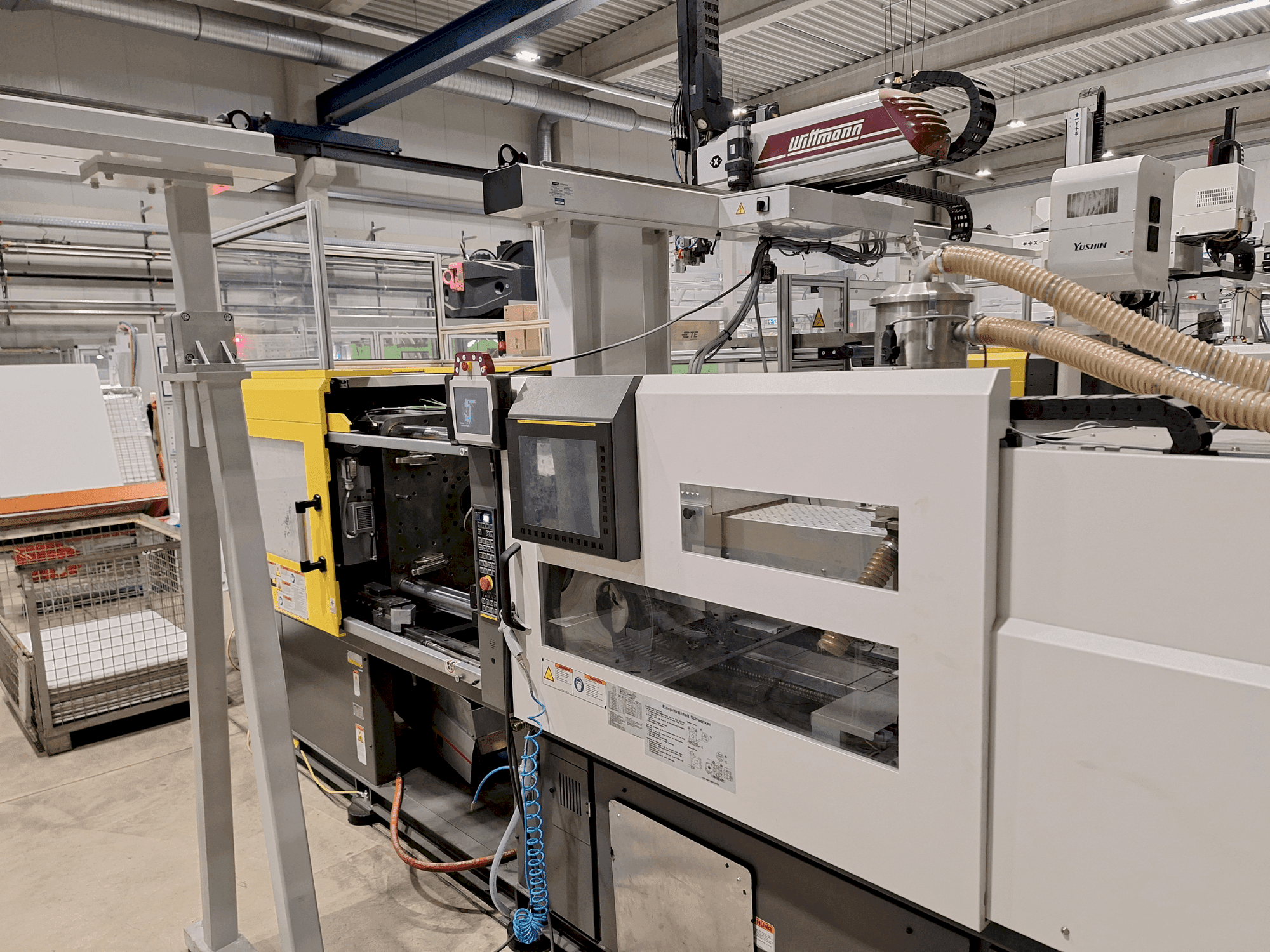 Frontansicht der FANUC ROBOSHOT S150iA (2021) Maschine