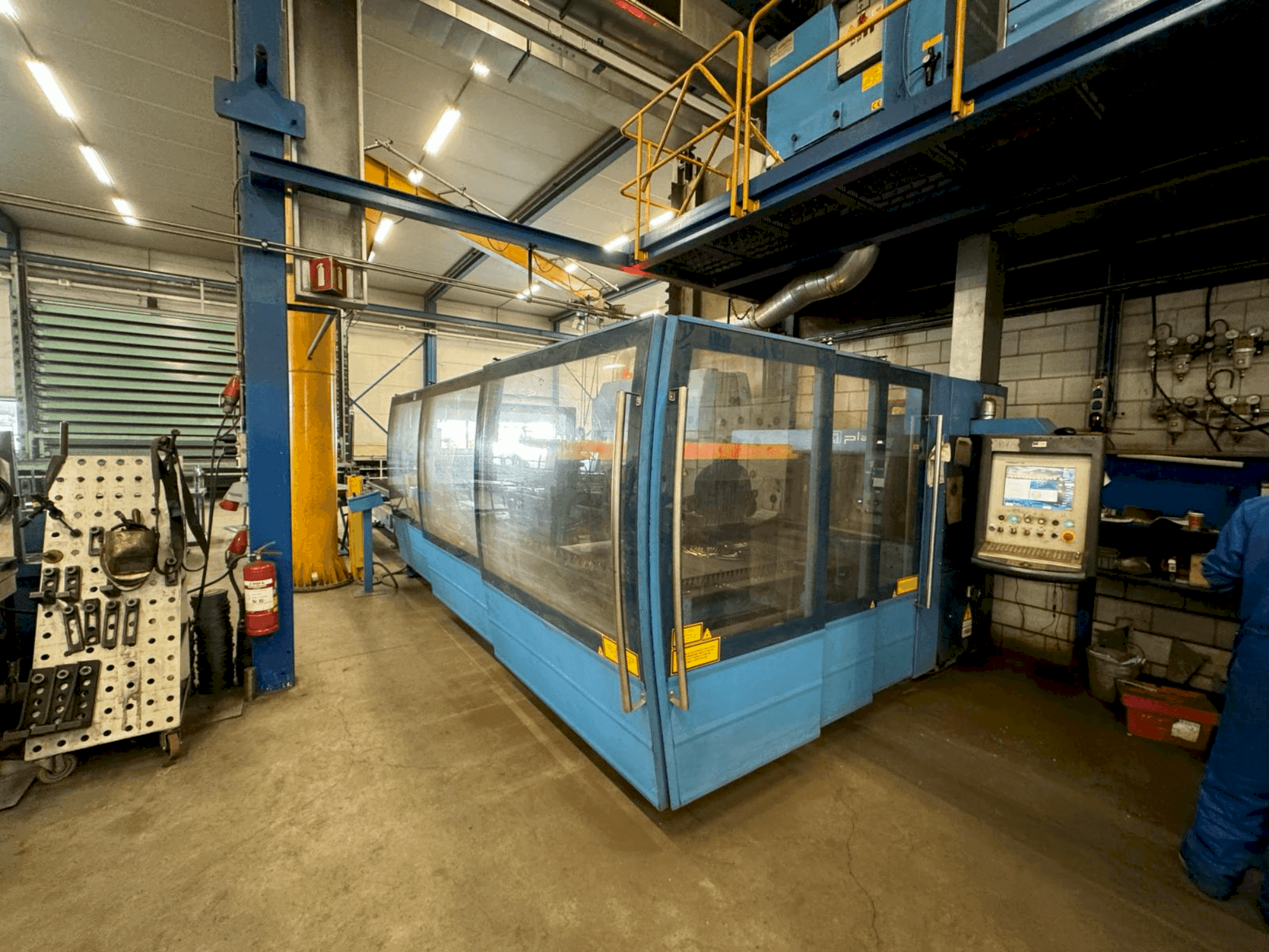 Frontansicht der Prima Power Platino 1530HS 3kW CO2 Maschine