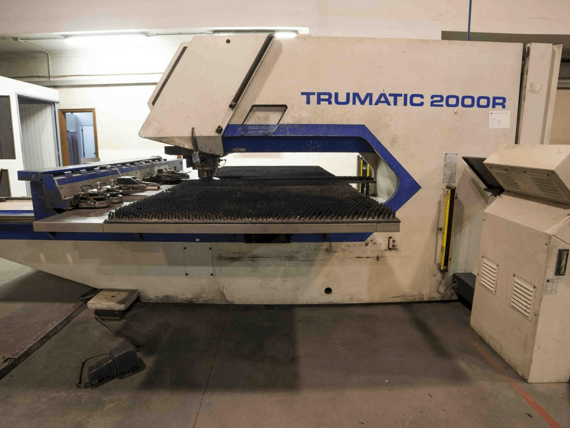 Front view of Trumpf Trumatic 2000R machine