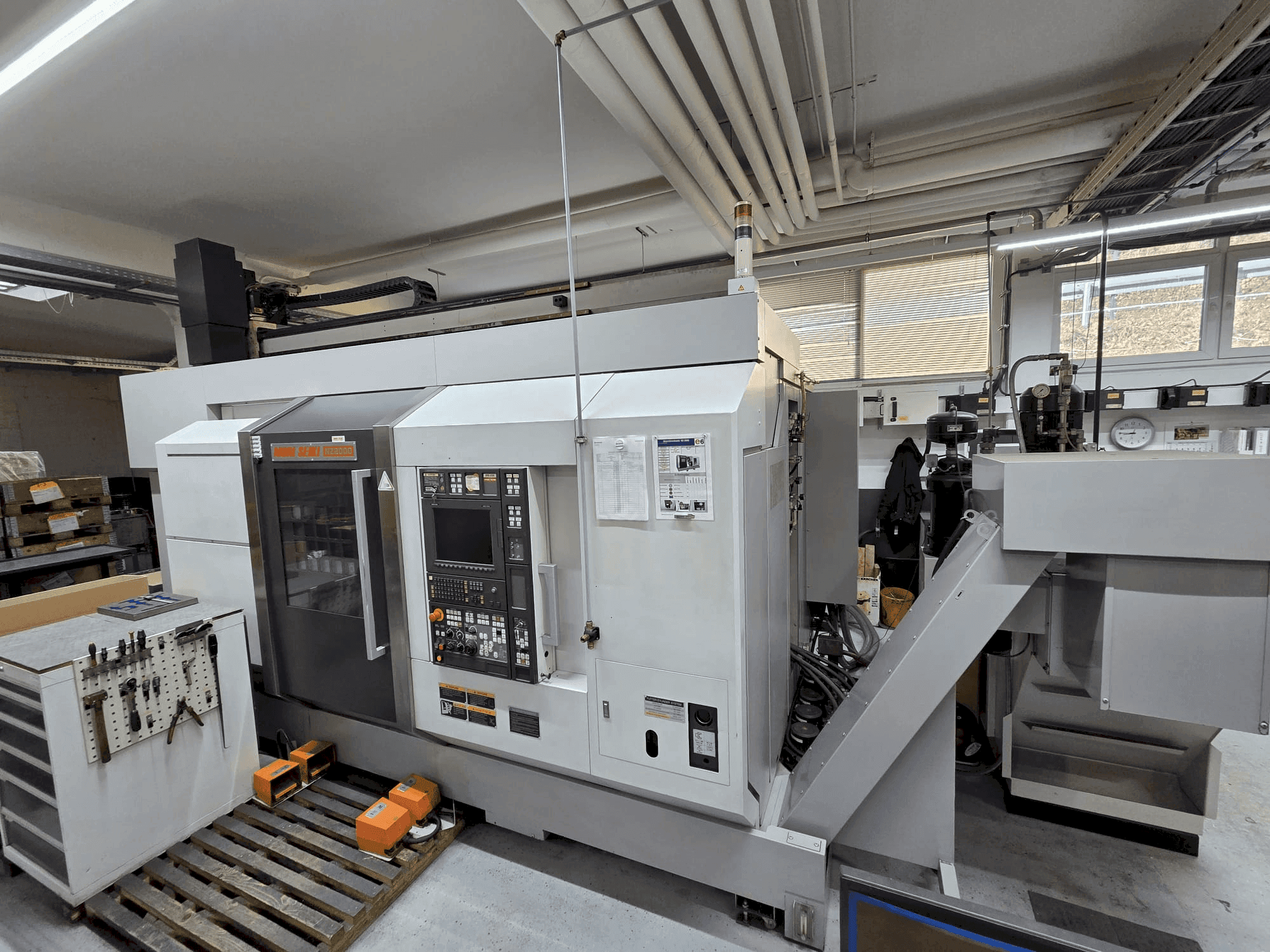 Frontansicht der DMG Seiki NZ2000 Maschine