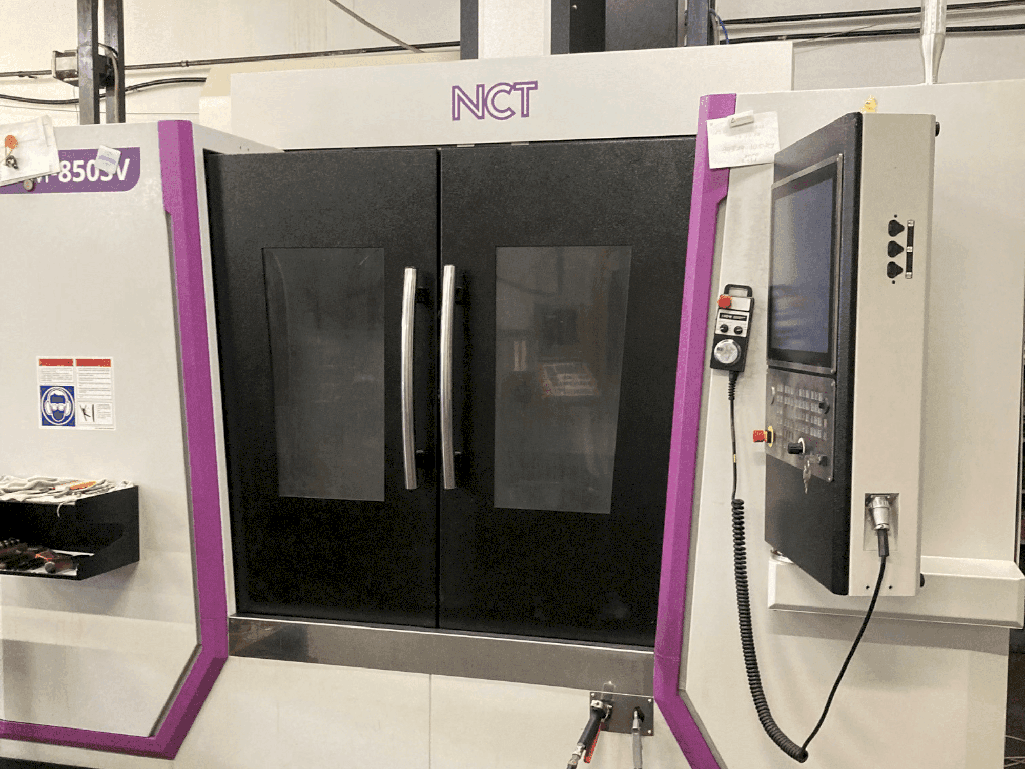 Frontansicht der NCT MM-850SV Maschine