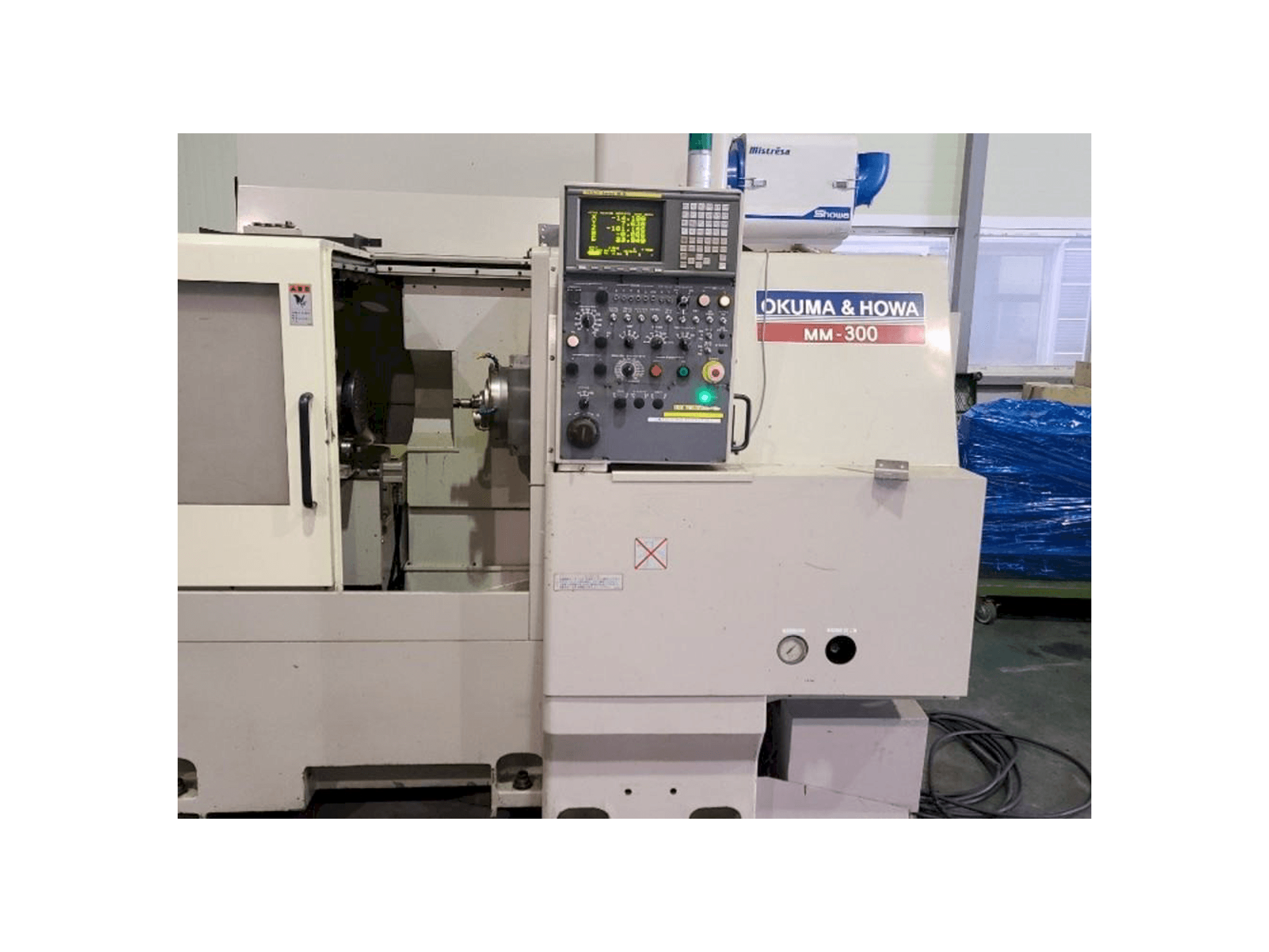 Frontansicht der OKUMA&HOWA MM-300 Maschine