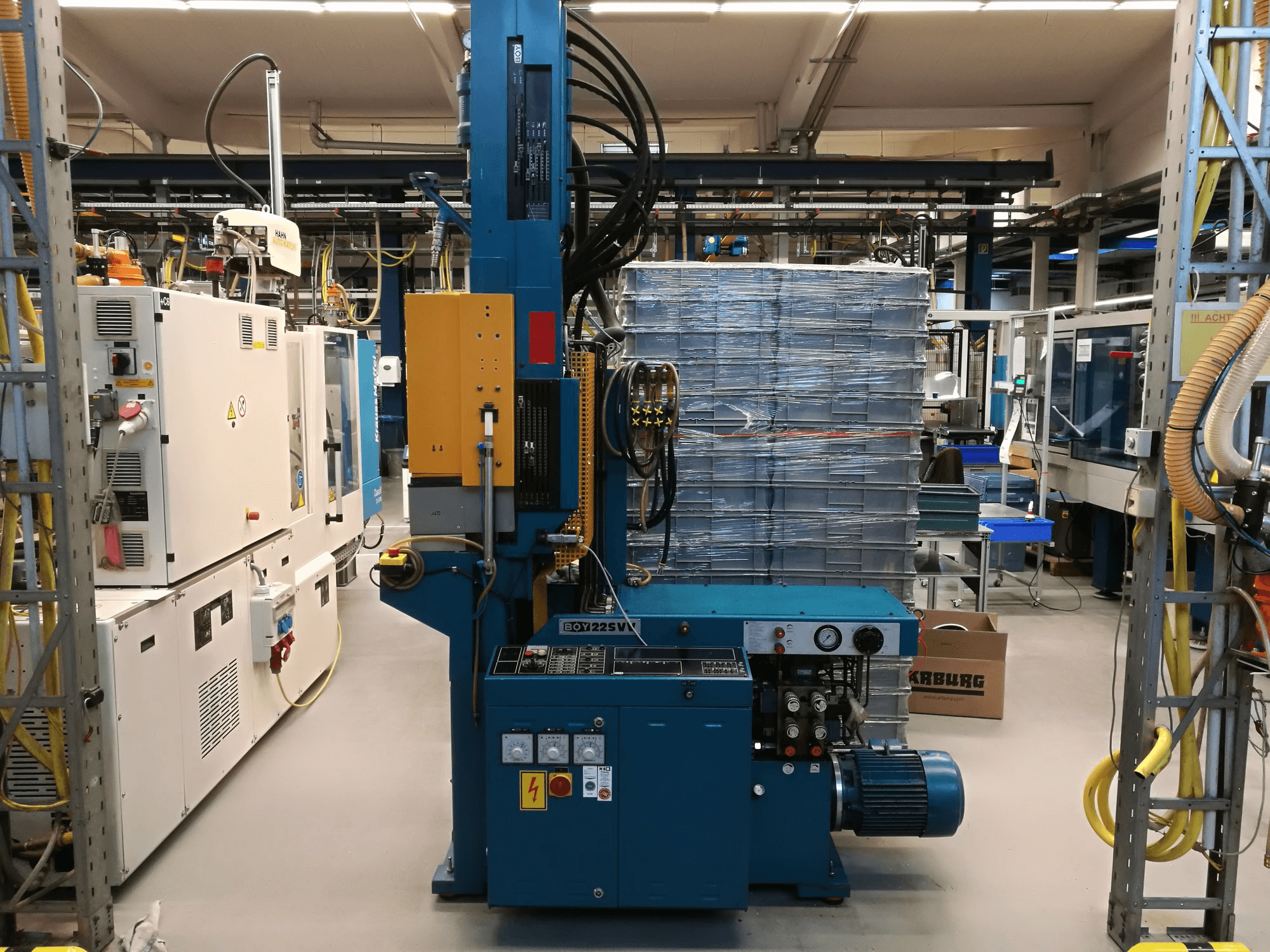 Frontansicht der BOY 22 S VV Maschine