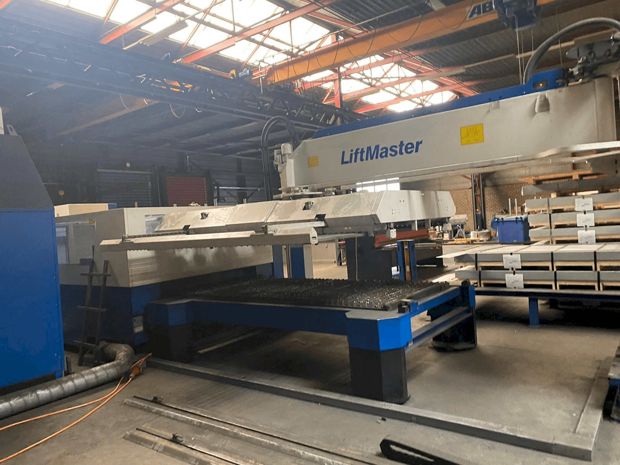 Frontansicht der Trumpf Trumatic L3050 Maschine