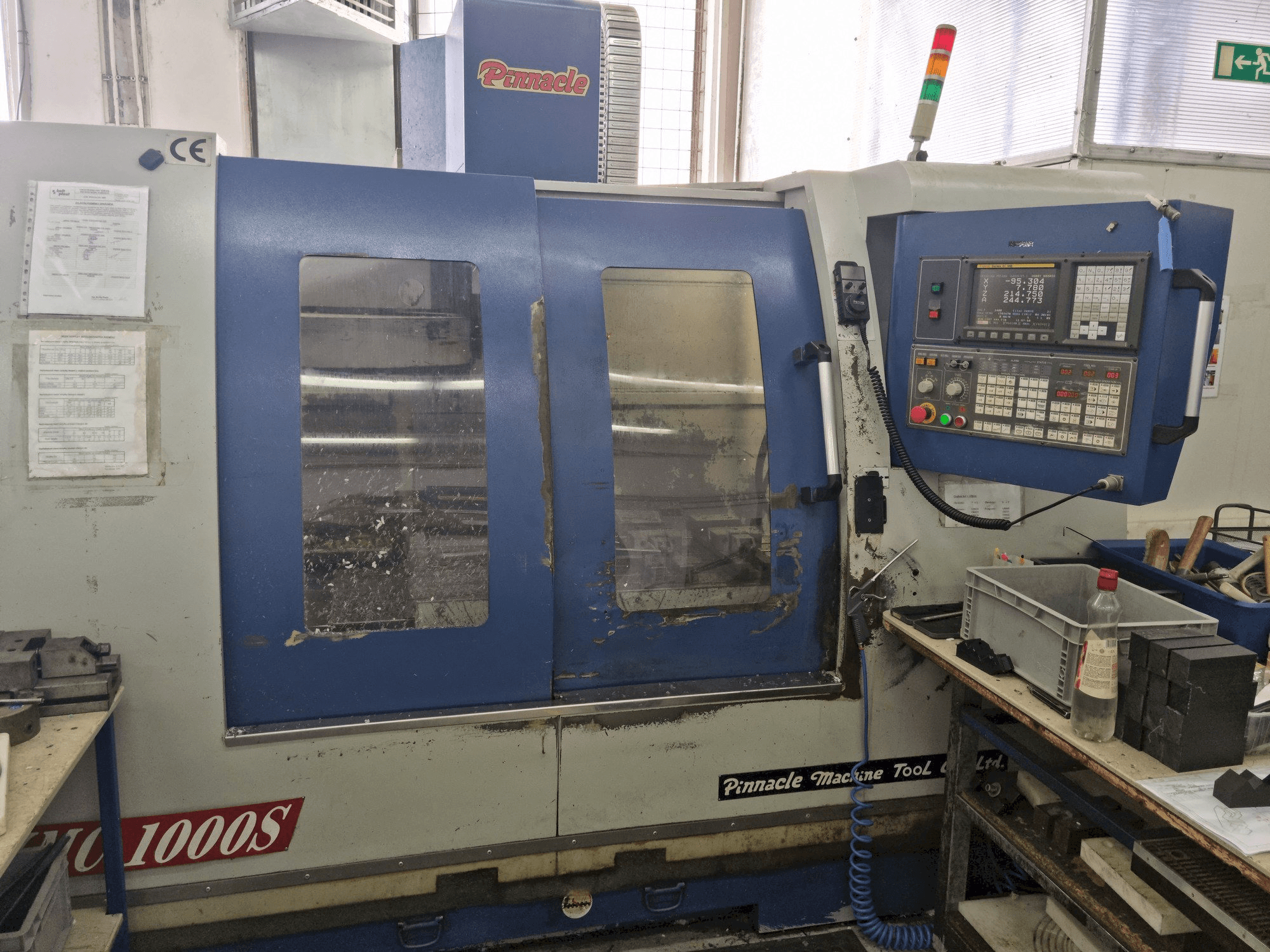 Front view of Pinnacle VMC1000S machine