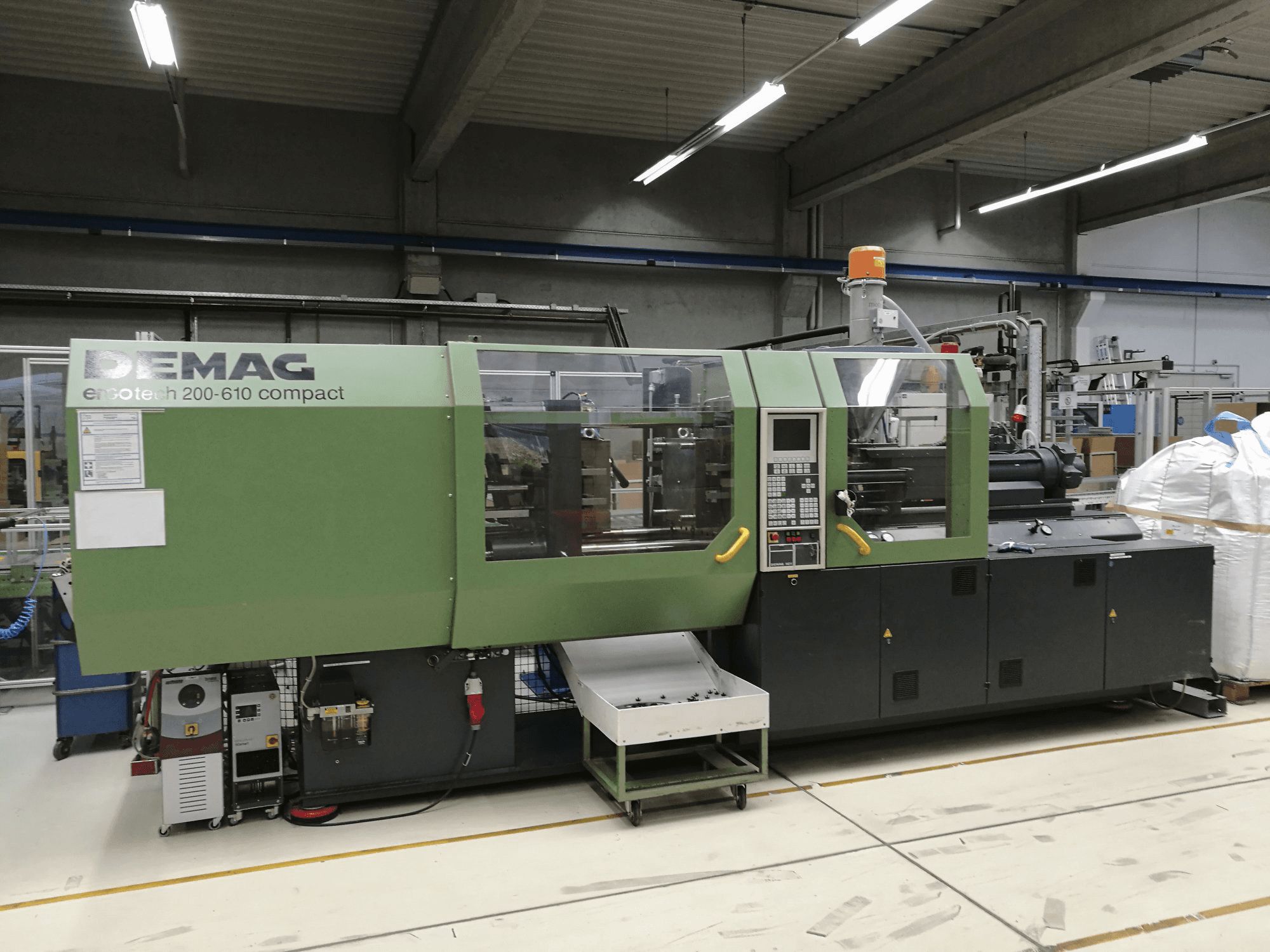 Linke Ansicht der DEMAG Ergotech 200-610 NC Maschine