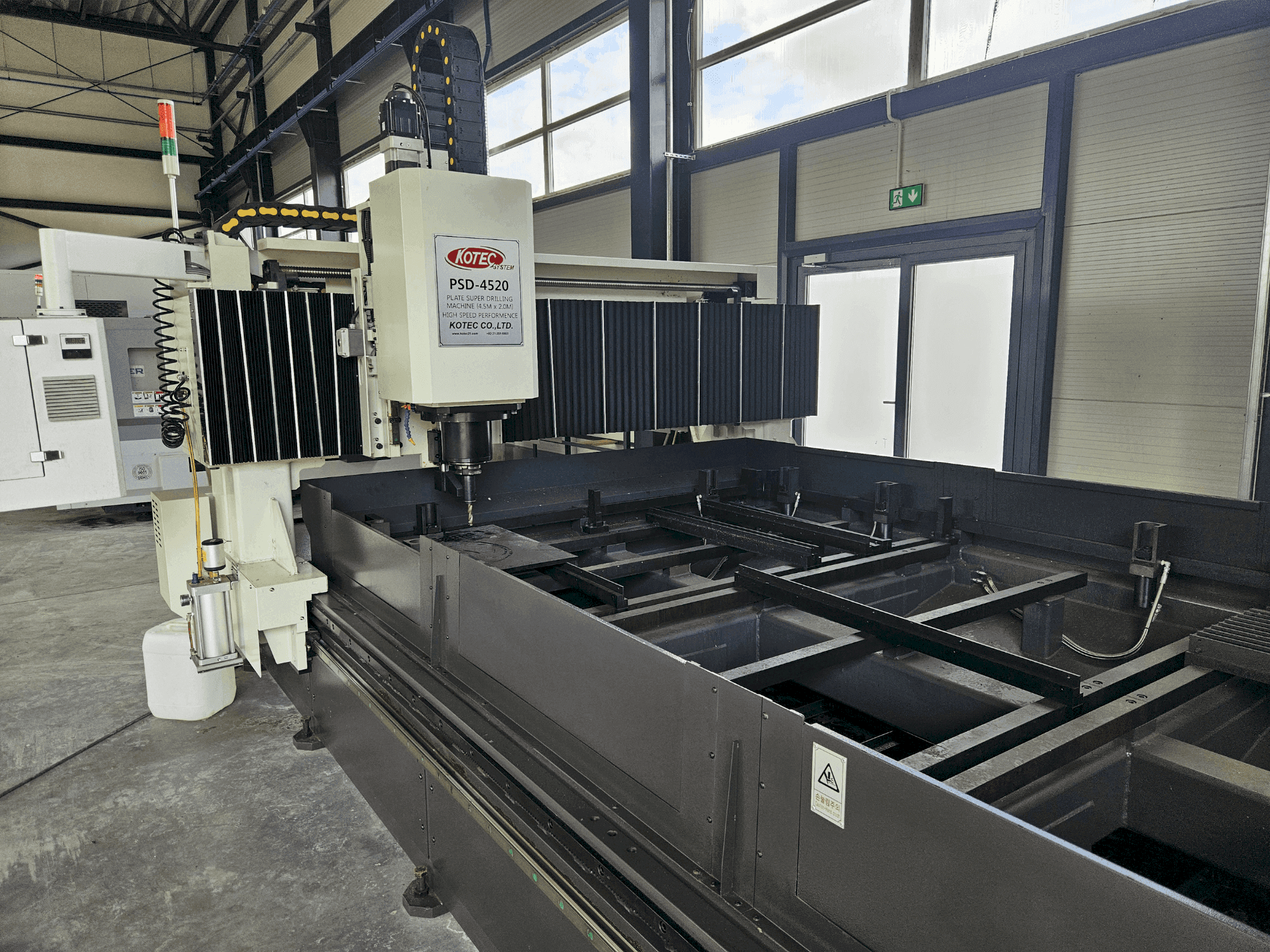 Frontansicht der KOTEC PSD-4520 Maschine