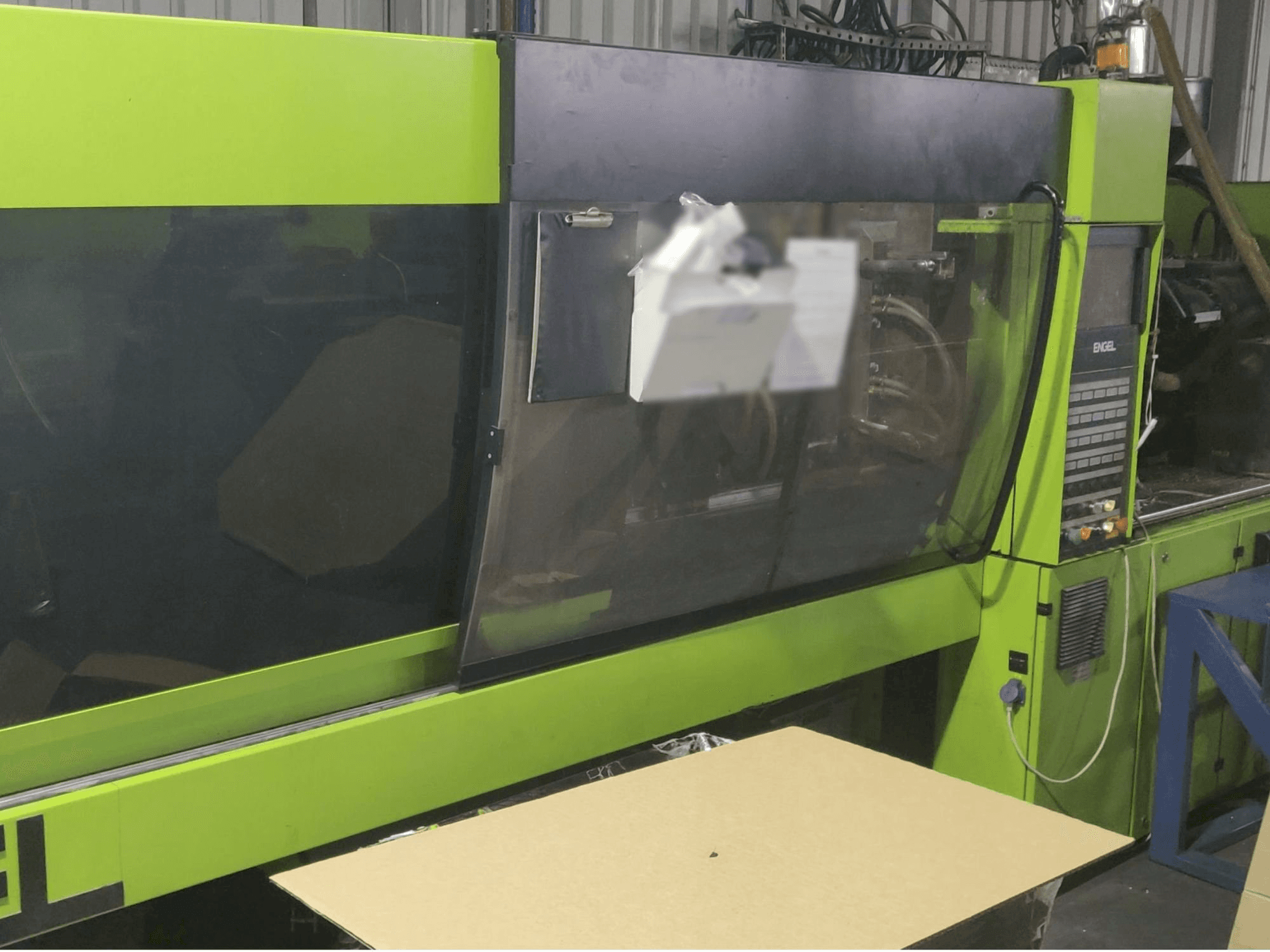 Frontansicht der ENGEL Victory 1050/220 Tech Maschine