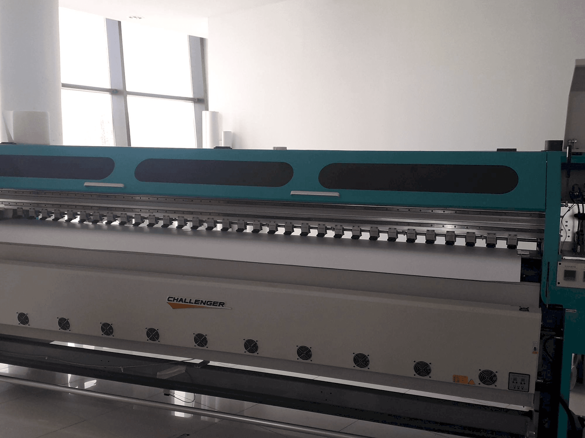 Frontansicht der Challenger FY-3200AT Plus-H4 Maschine