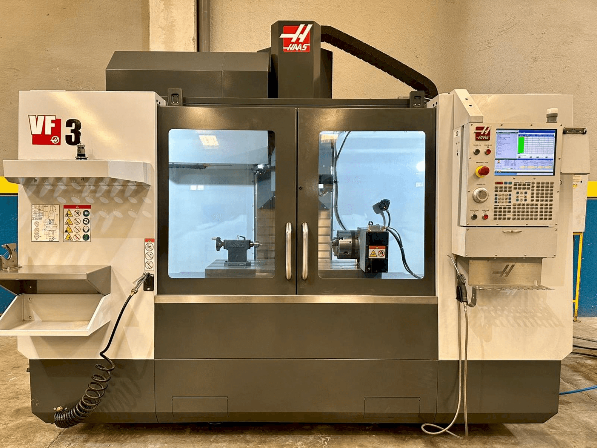 Frontansicht der HAAS VF-3 Maschine