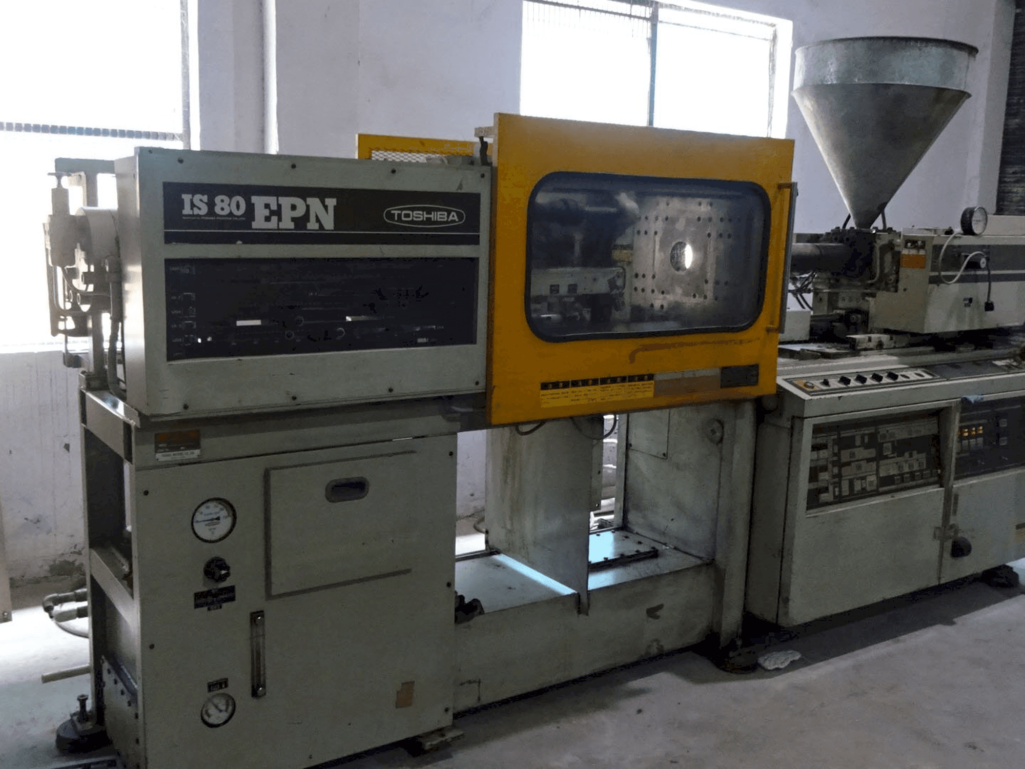 Linke Ansicht der Toshiba IS 80 EPN 2A Maschine