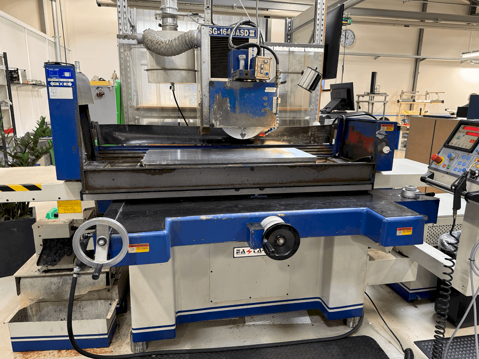 Frontansicht der EASTAR ESG-1640ASD II Maschine