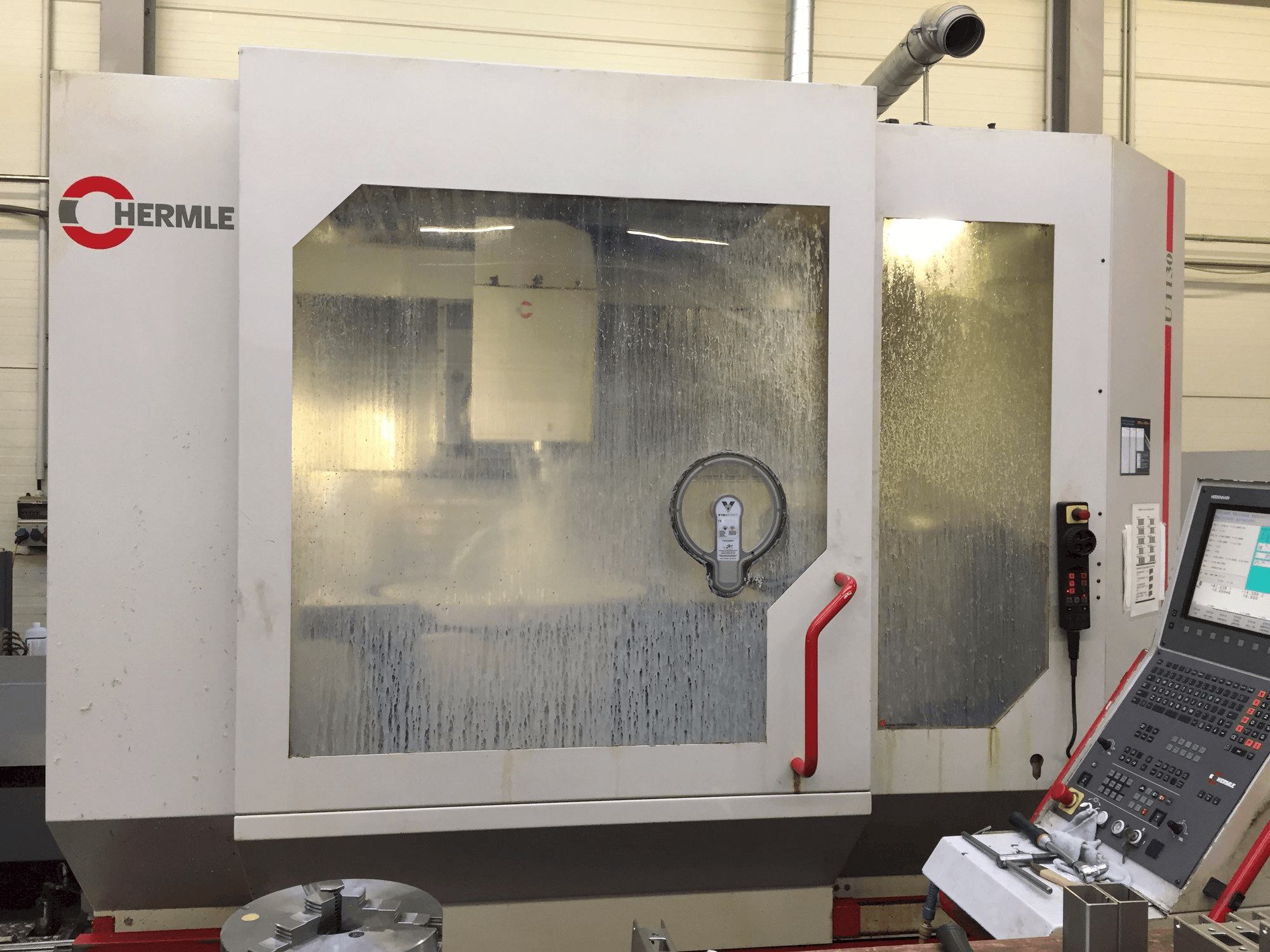 Frontansicht der HERMLE U1130 Maschine