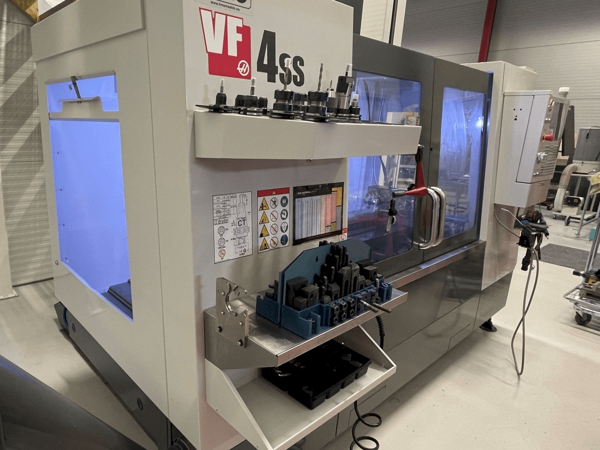 Front view of HAAS VF 4SS machine