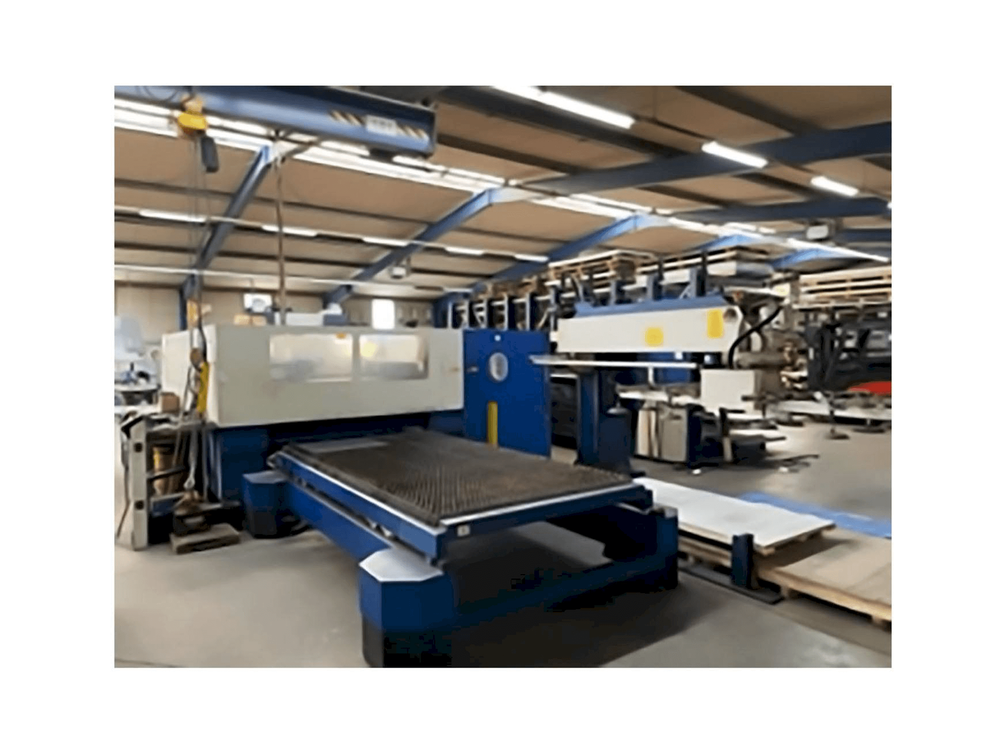 Frontansicht der Trumpf Trumatic L 3030 Maschine