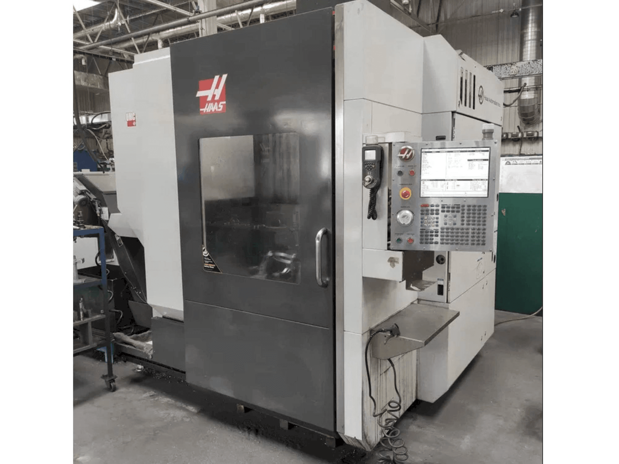 Frontansicht der HAAS UMC-750 Maschine