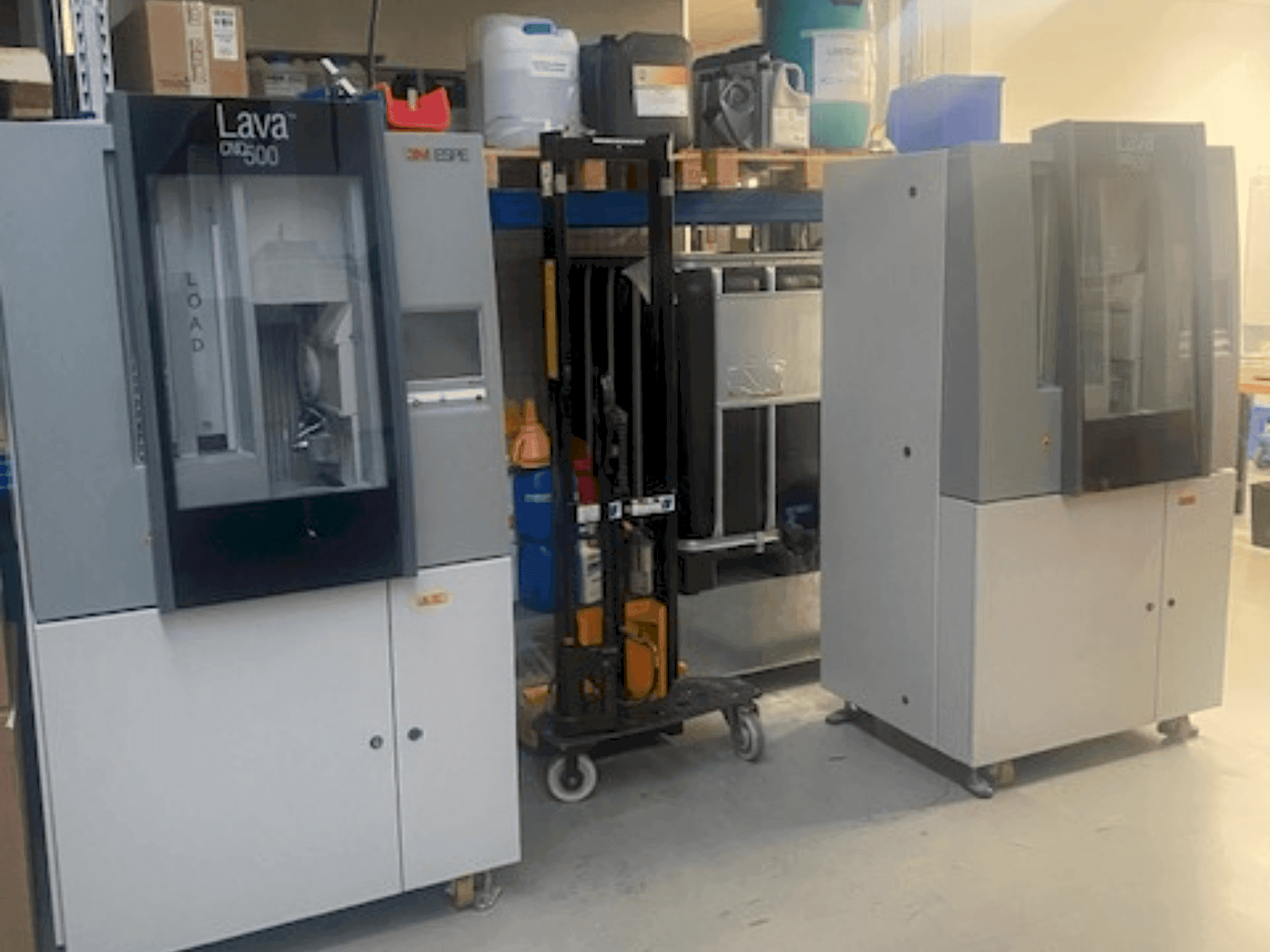 Frontansicht der ESPE LAVA CNC 500 Maschine