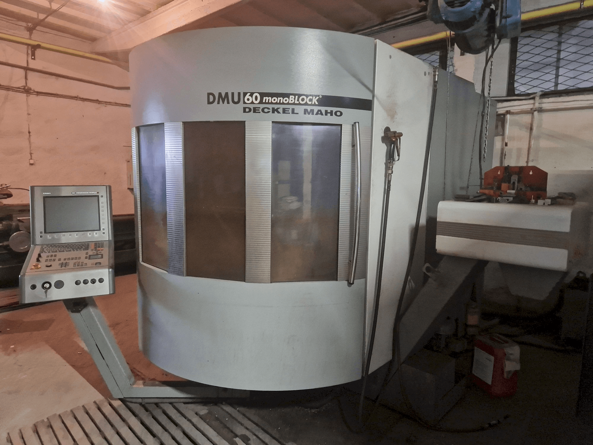 Frontansicht der DECKEL MAHO DMU 60 monoBLOCK Maschine