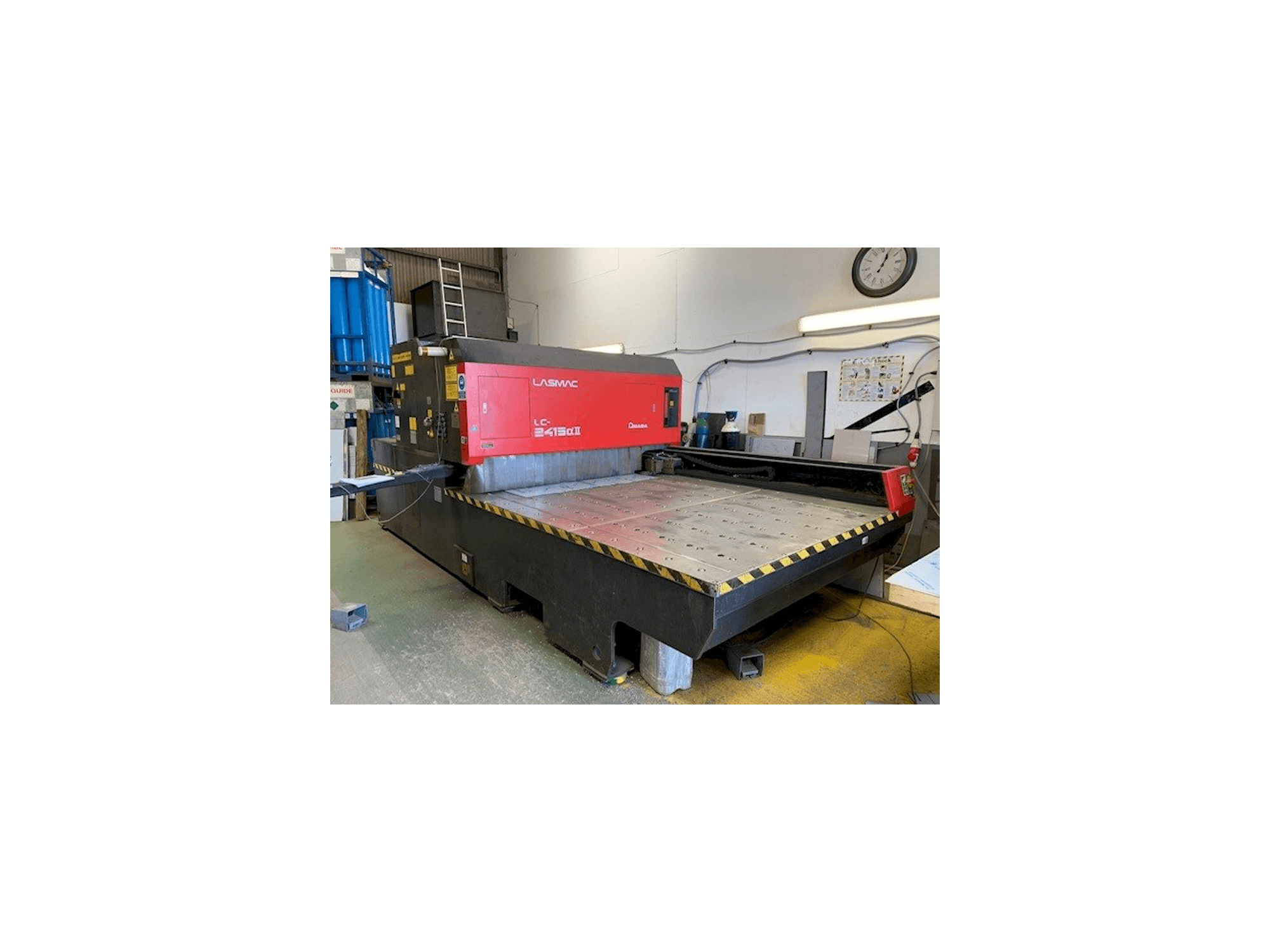 Frontansicht der AMADA LC 2415 Alpha 2 Maschine