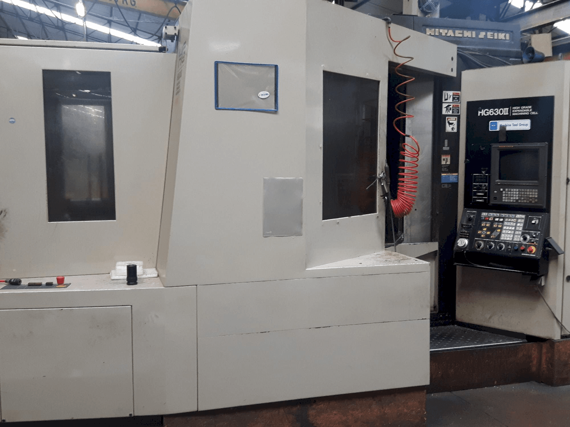 Linke Seitenansicht der HITACHI SEIKI HG 630 Maschine
