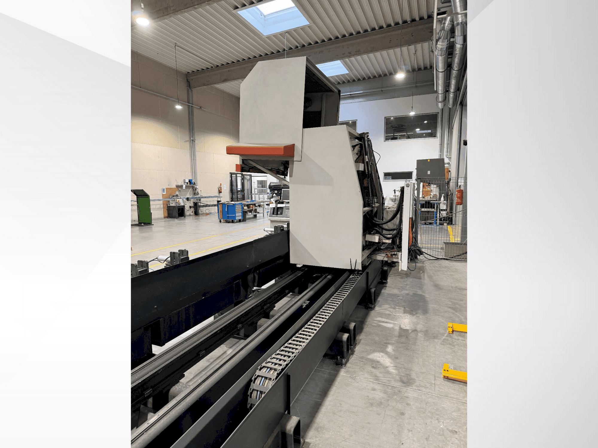Frontansicht der Elumatec SBZ 130 Maschine