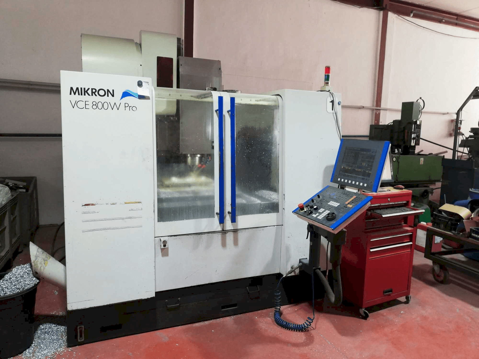 Front view of MIKRON VCE 800W Pro machine