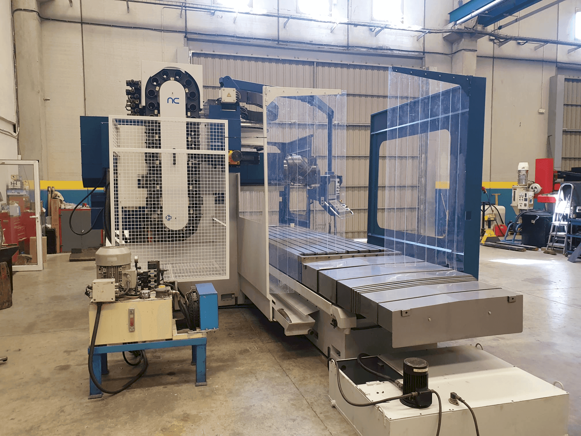 Frontansicht der Nicolas Correa A30/30 Maschine