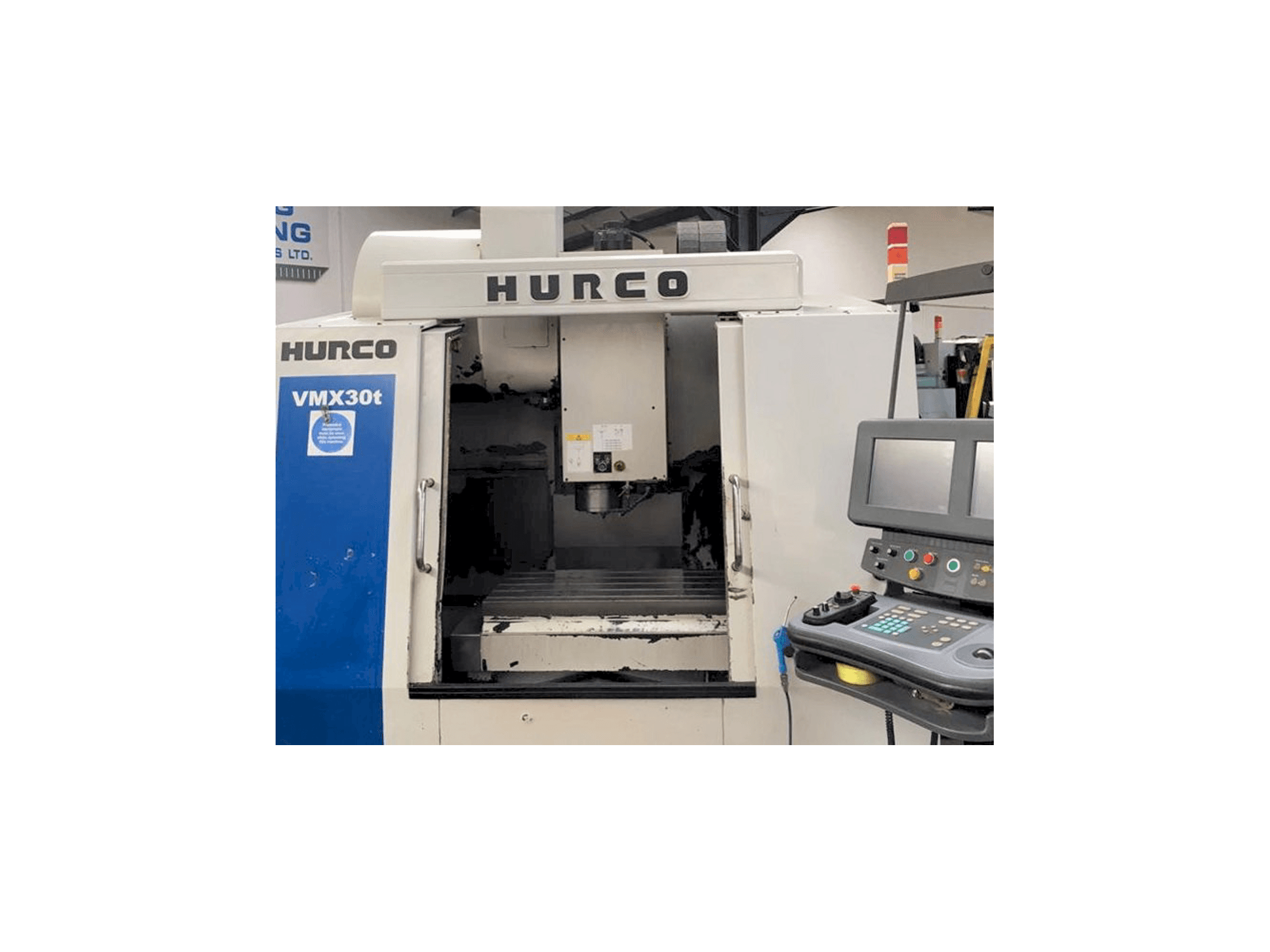 Frontansicht der Hurco VMX 30T Maschine