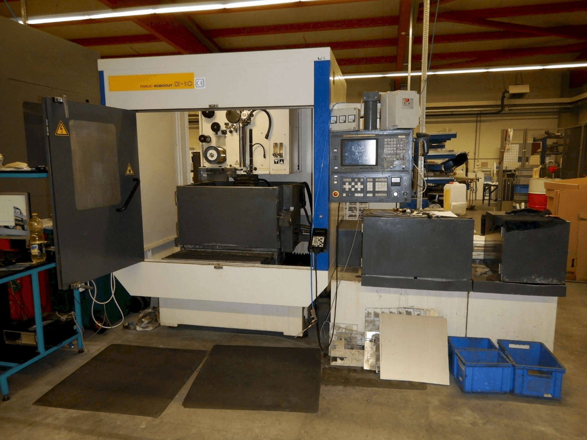 Frontansicht der FANUC ROBOCUT ALPHA 1C Maschine