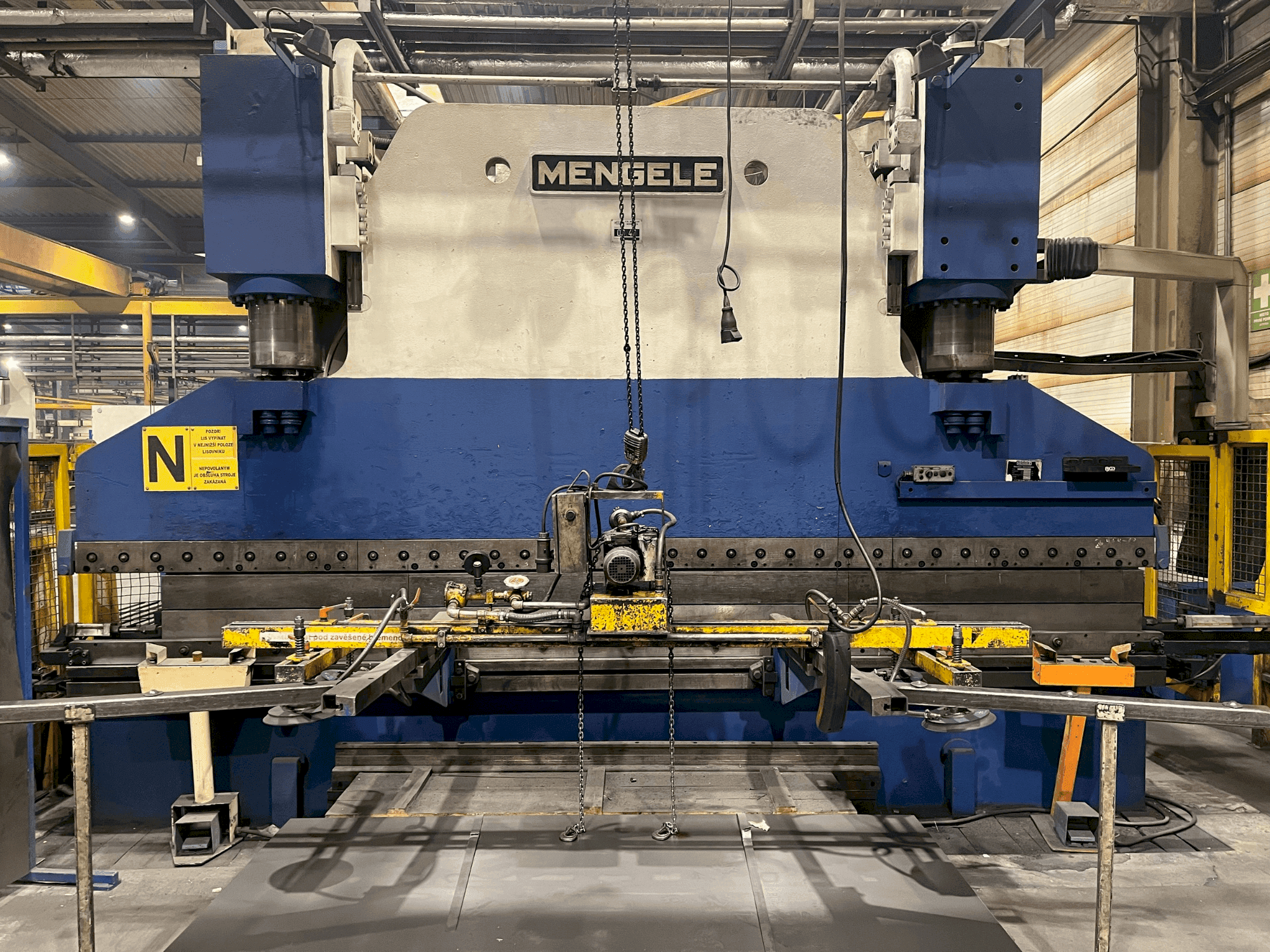 Frontansicht der MENGELE D 400-3/5 Maschine