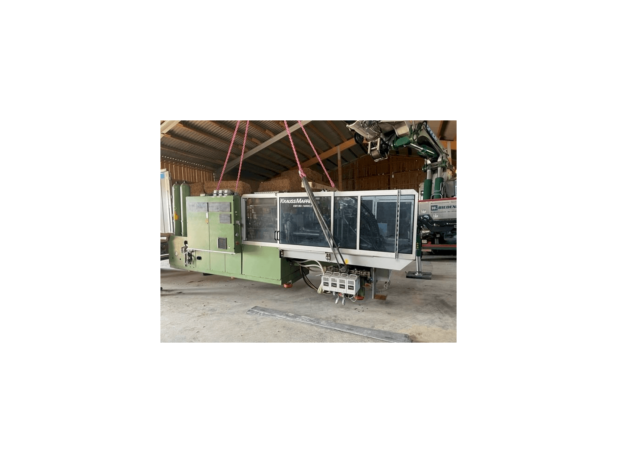 Frontansicht der Krauss Maffei KW180 C3 hybrid Maschine