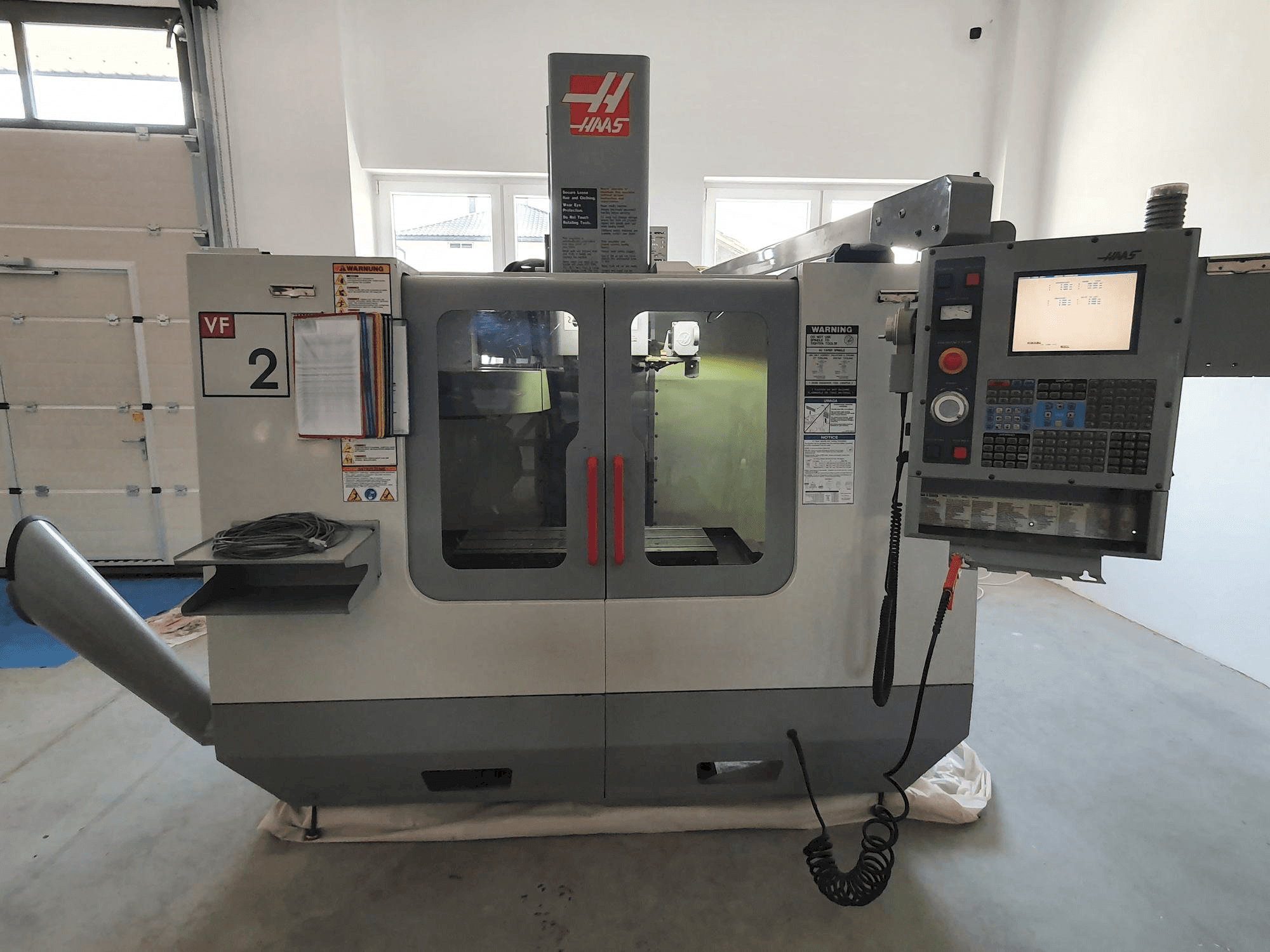 Frontansicht der HAAS VF-2BHE Maschine