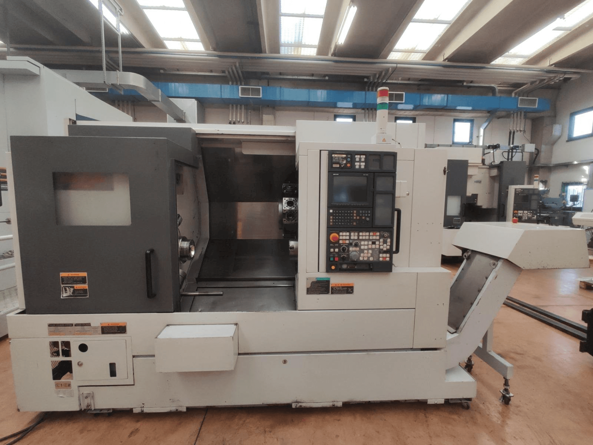 Frontansicht der MORI SEIKI NL2500/700 SMC Maschine