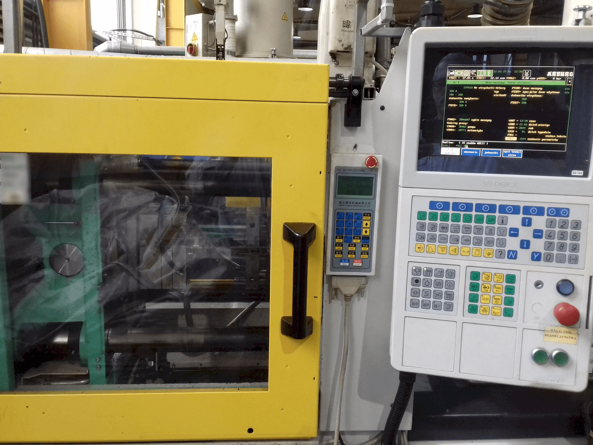 Frontansicht der Arburg ALLROUNDER 320 K 700-250 Maschine