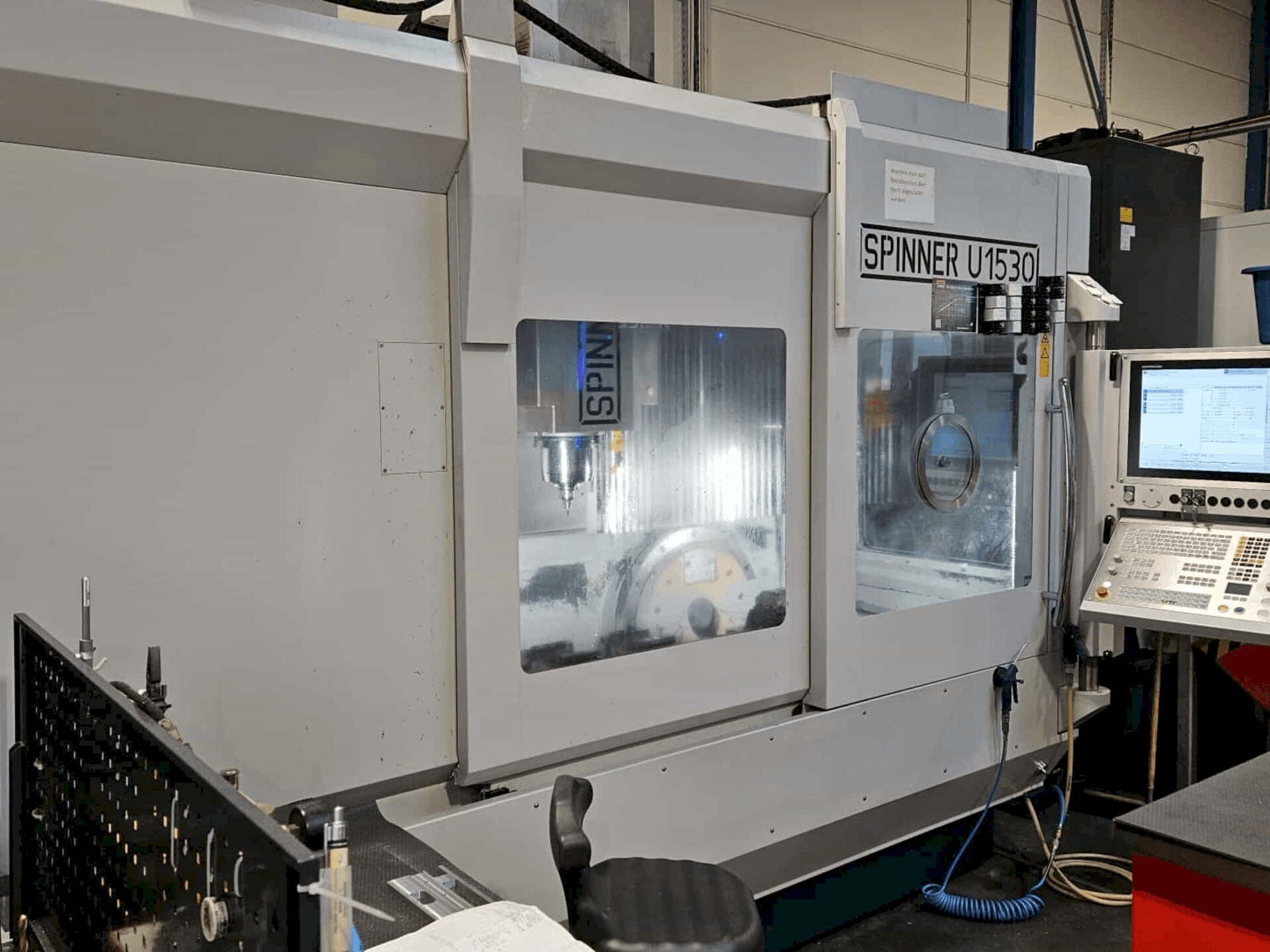 Frontansicht der SPINNER U 1530 Maschine