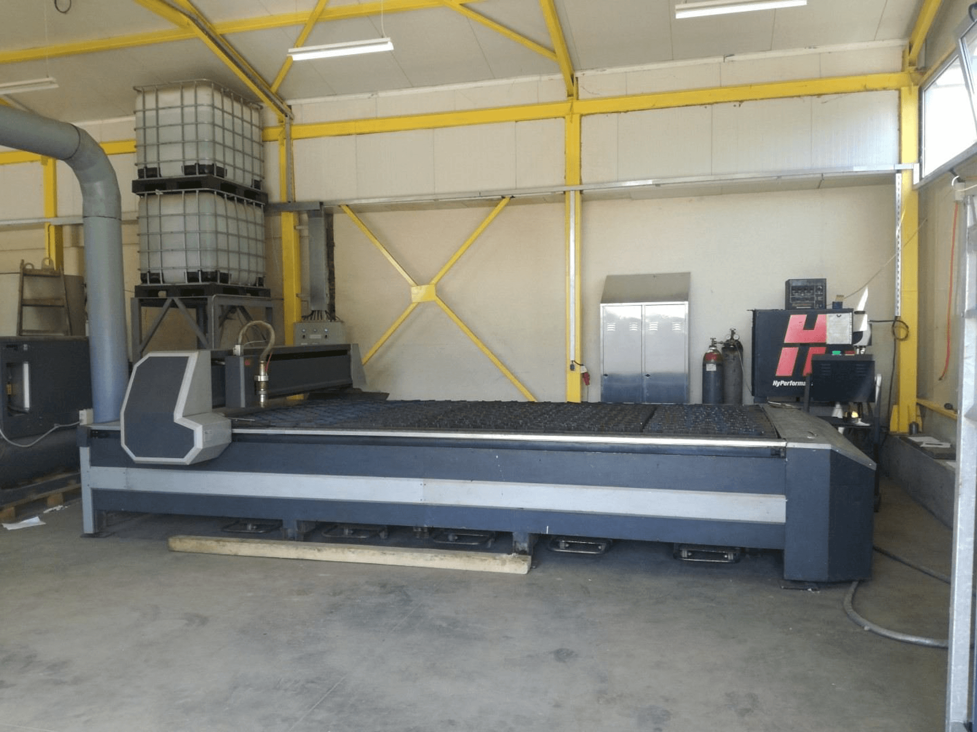 Frontansicht der HPM ITALY GV 4 x 2 Maschine