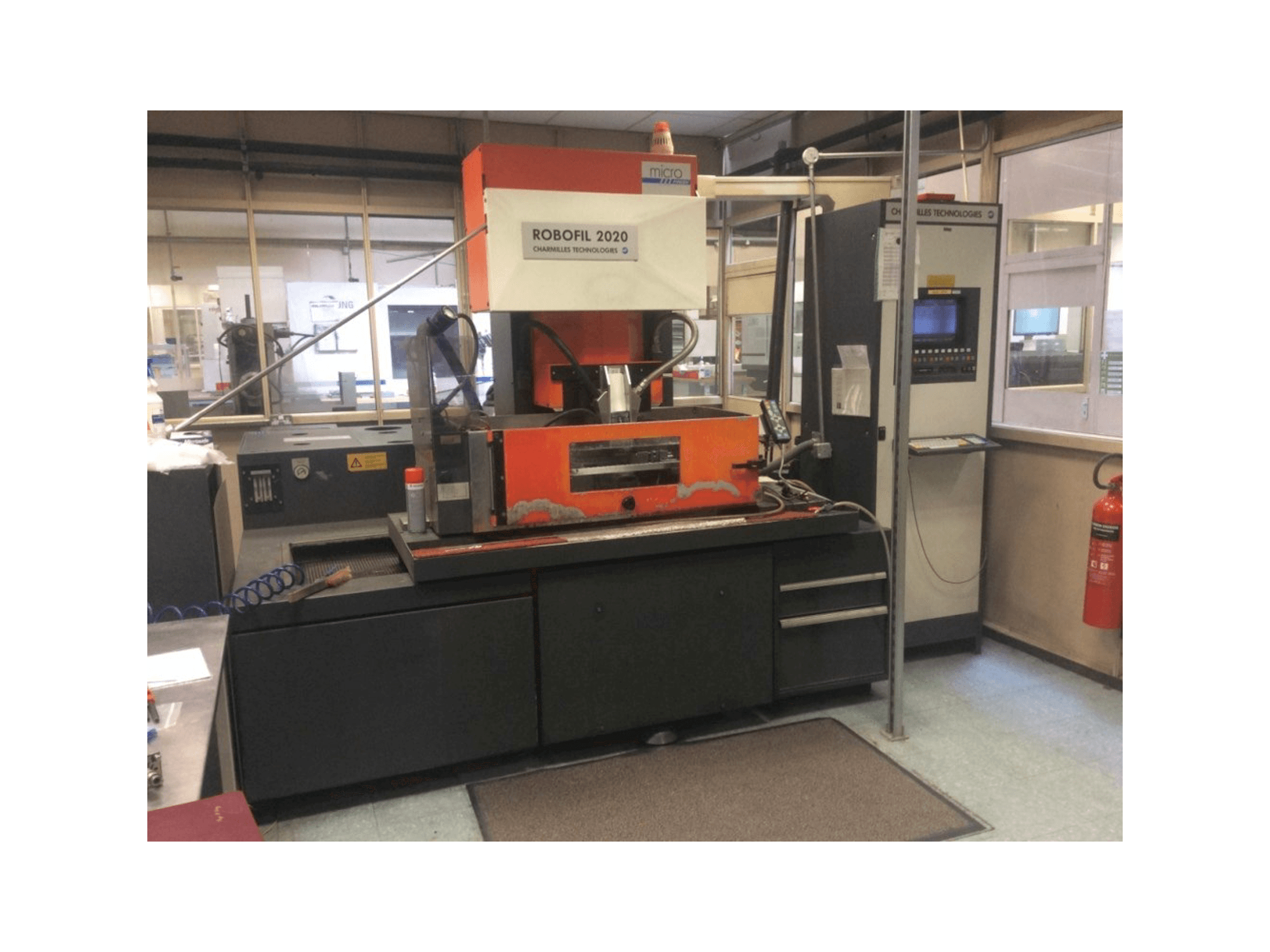 Frontansicht der CHARMILLES Technologies Robofil 2020 - 1 Maschine