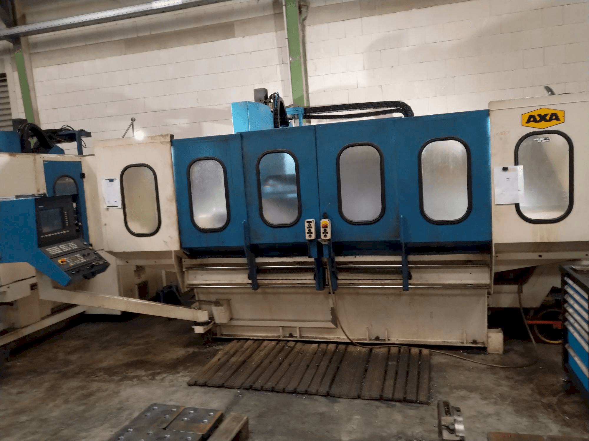 Frontansicht der AXA VSC 2M Maschine