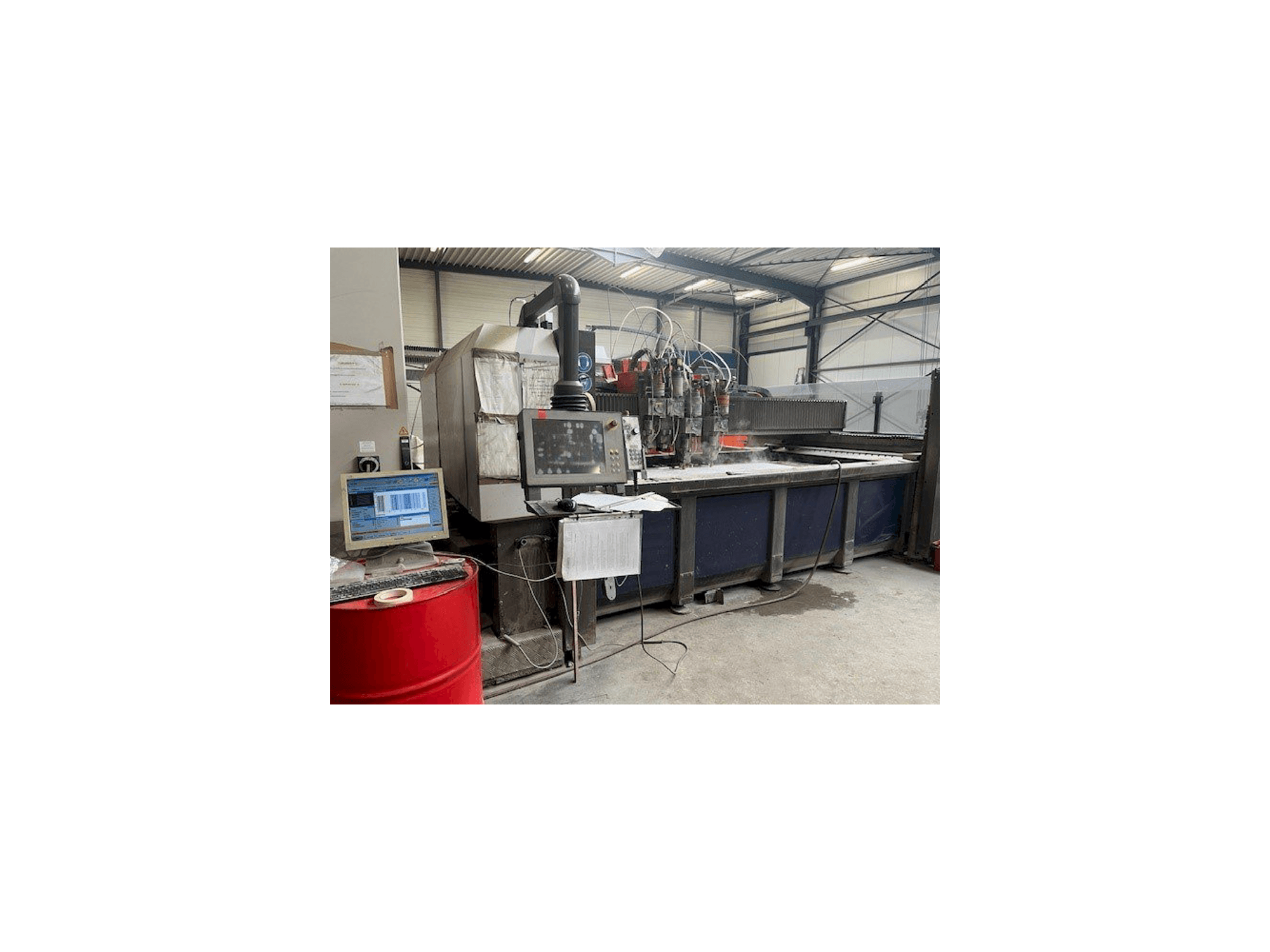 Frontansicht der Bystronic ByJet Pro 3015 Maschine