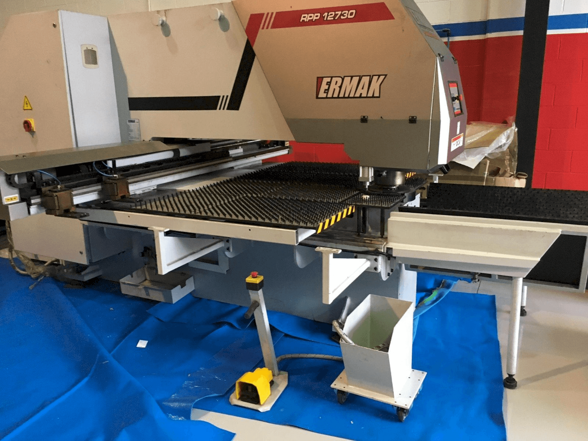 Frontansicht der ERMAKSAN RPP 12730 Maschine