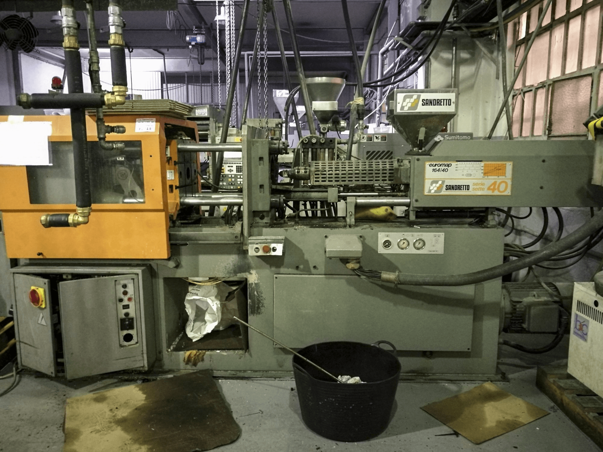 Frontansicht der SANDRETTO S.7.40 Maschine