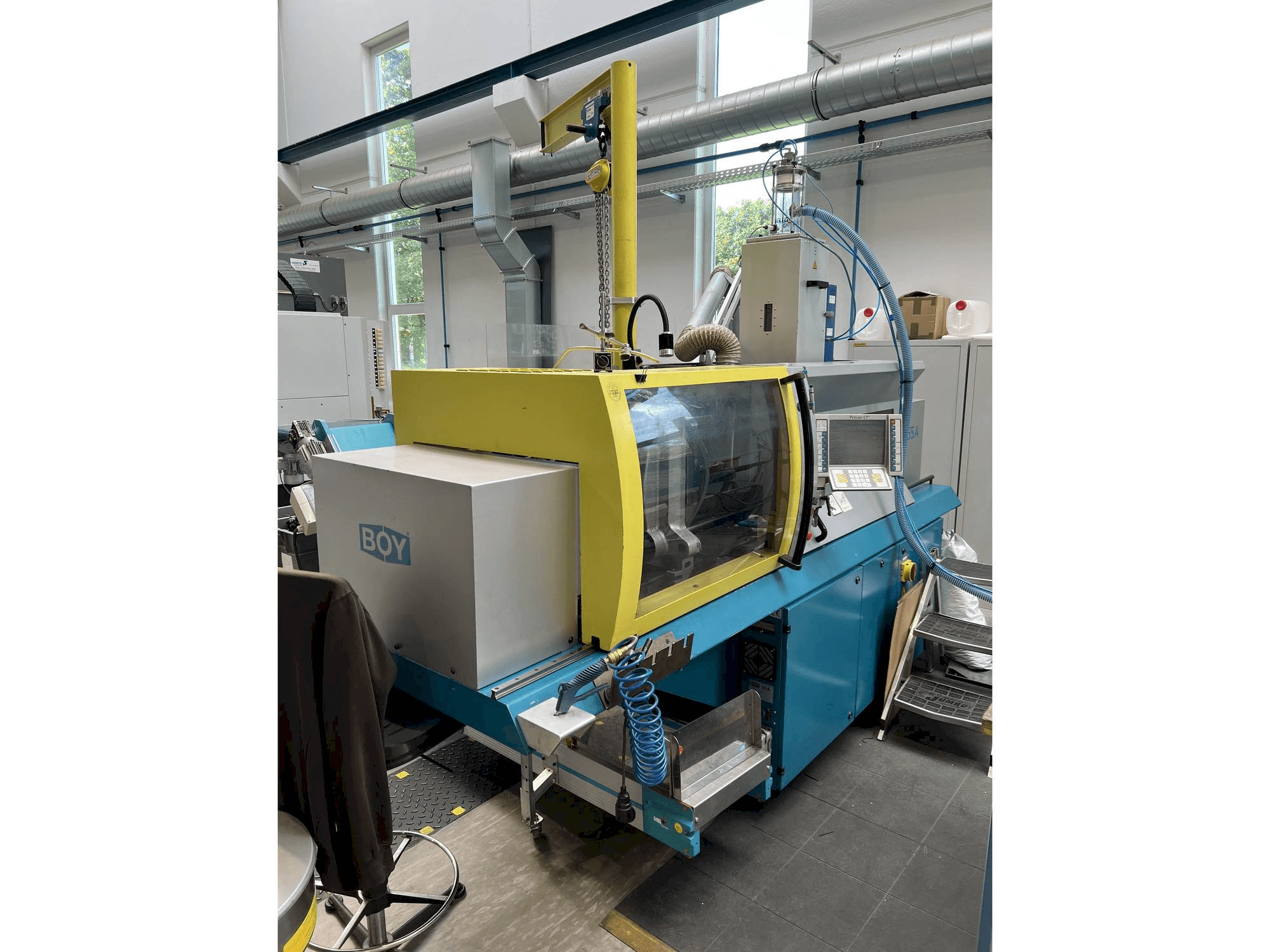 Linke Ansicht der BOY 55A Maschine