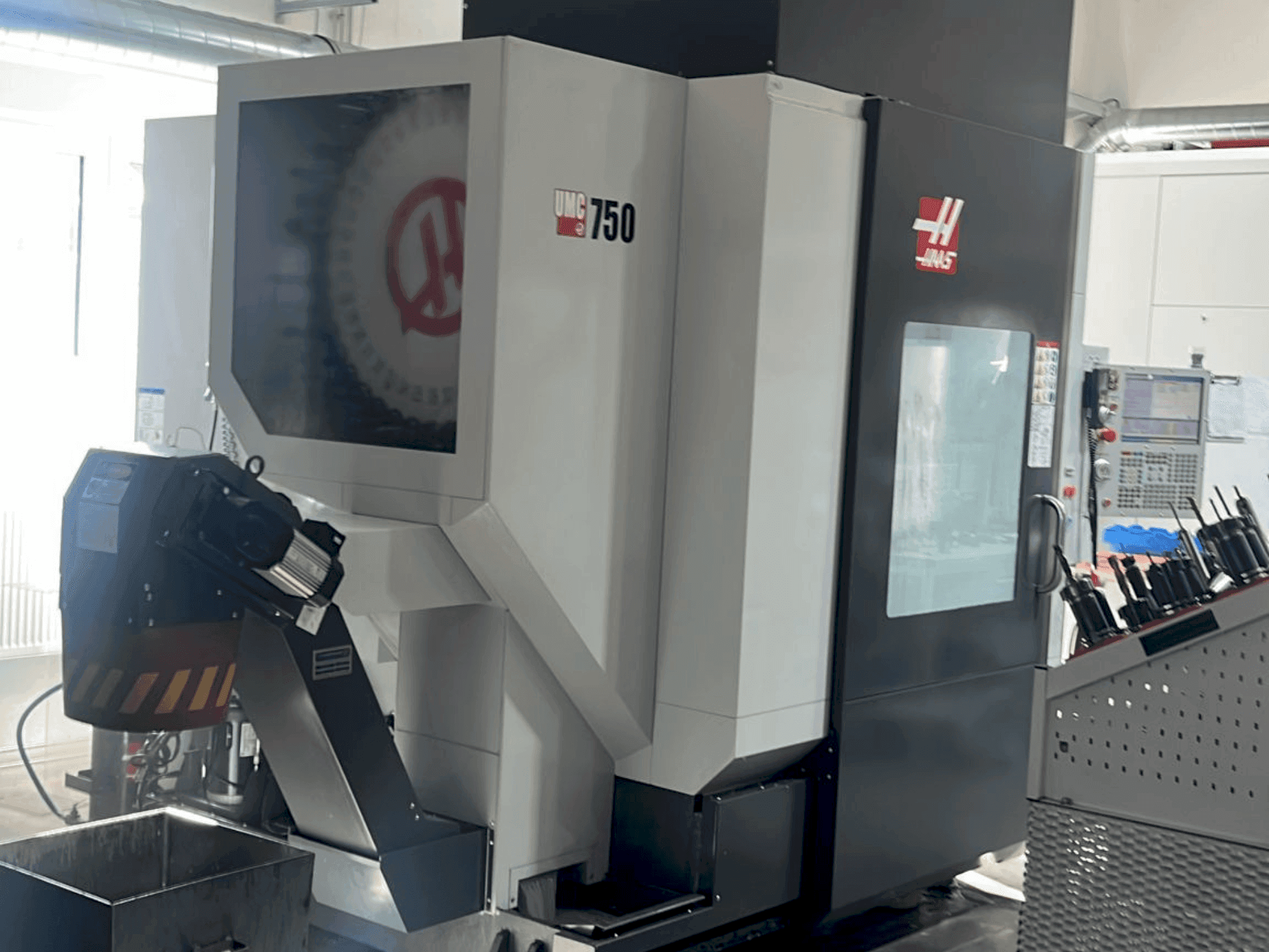 Frontansicht der HAAS UMC-750 Maschine