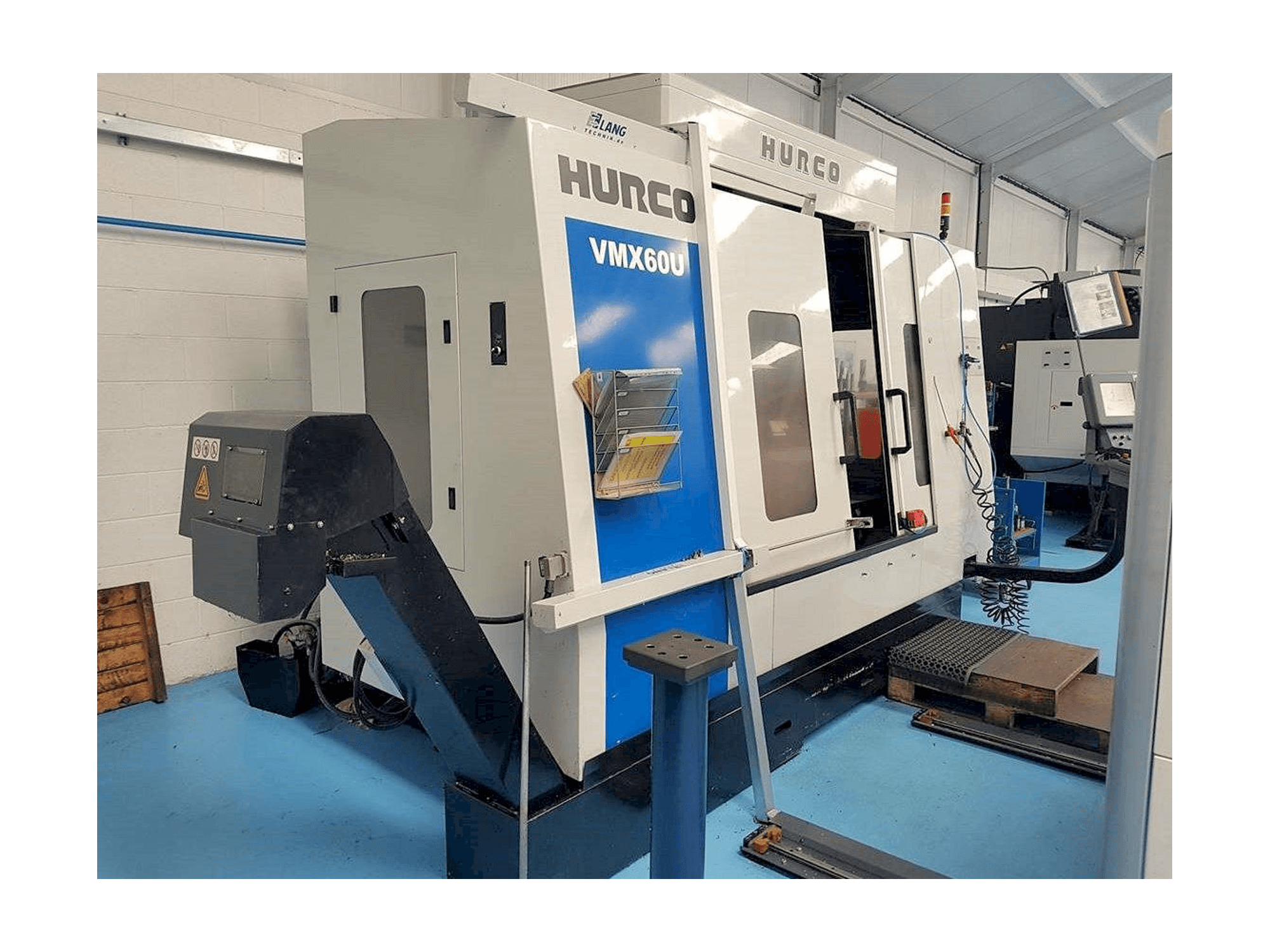 Frontansicht der Hurco VMX 60U Maschine