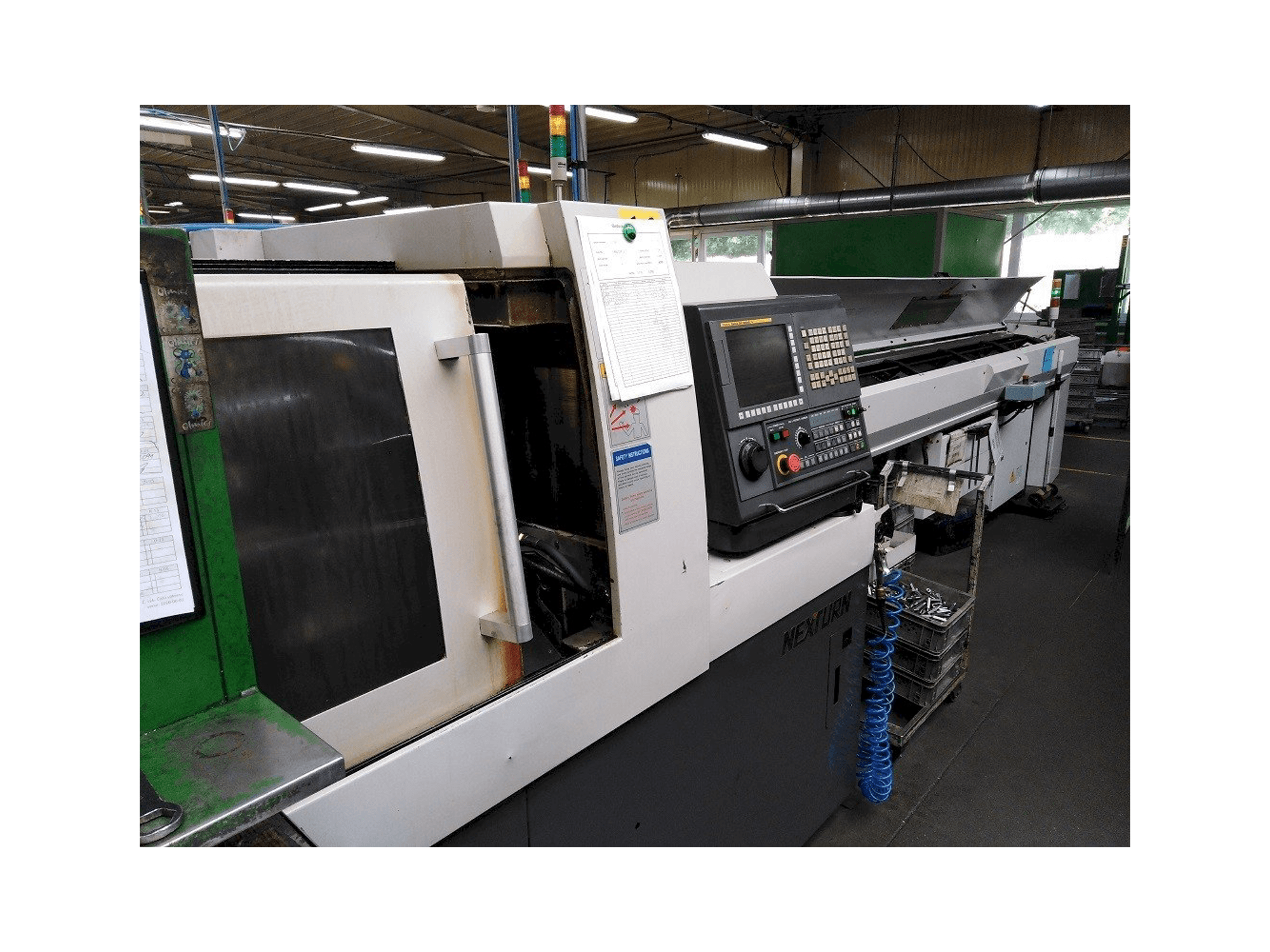 Frontansicht der Nexturn SA-20E Maschine