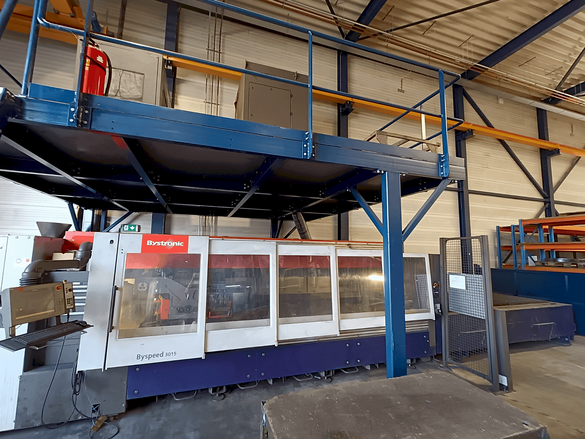 Frontansicht der Bystronic BySpeed 3015 Maschine